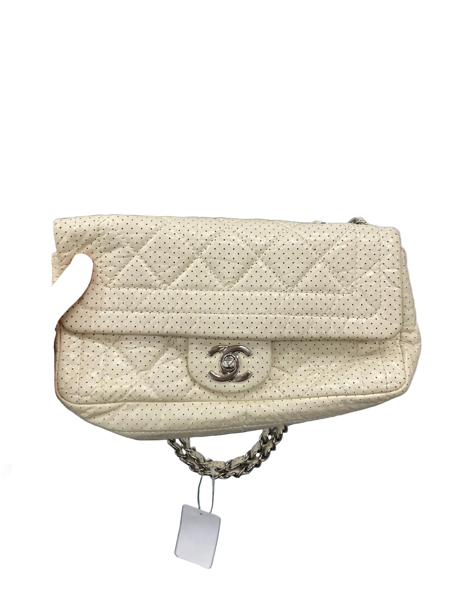 Chanel one flap acolchado perforado blanco roto