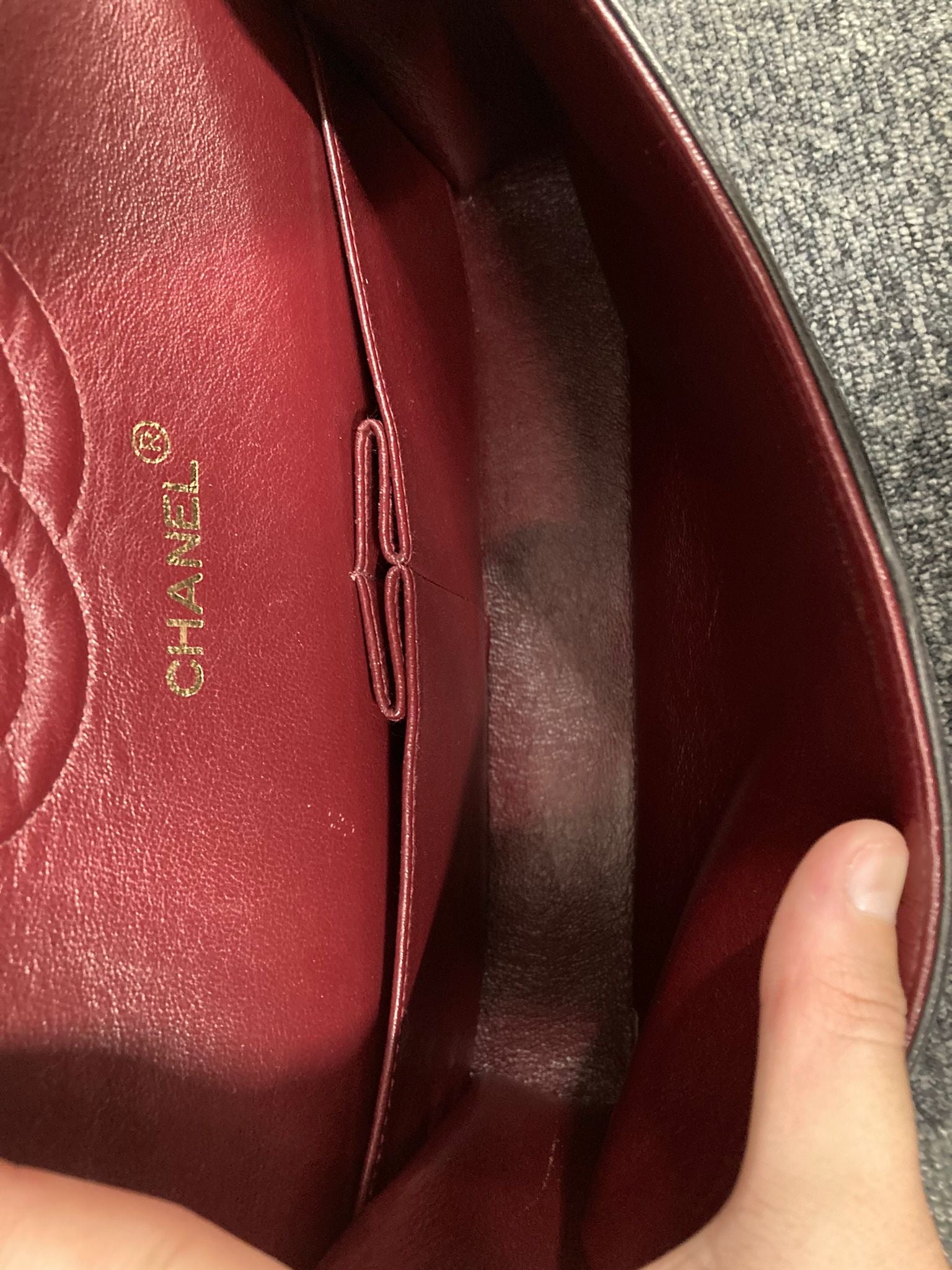 Chanel Timeless doble flap 25 en piel de cordero negra con herrajes dorados