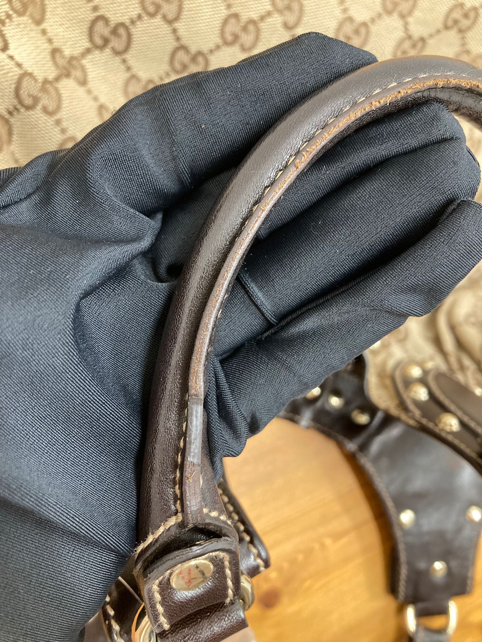 Gucci Pelham Tote GG Supreme Beige con Asas de Piel Marrón y Tachuelas Doradas