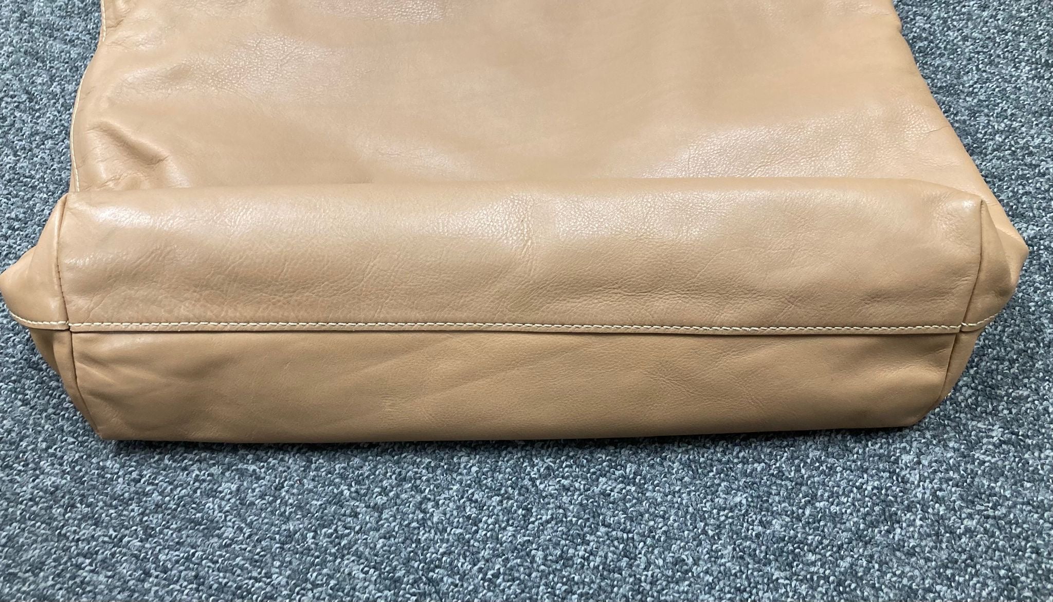 Prada Logo 2way Tote – Piel beige