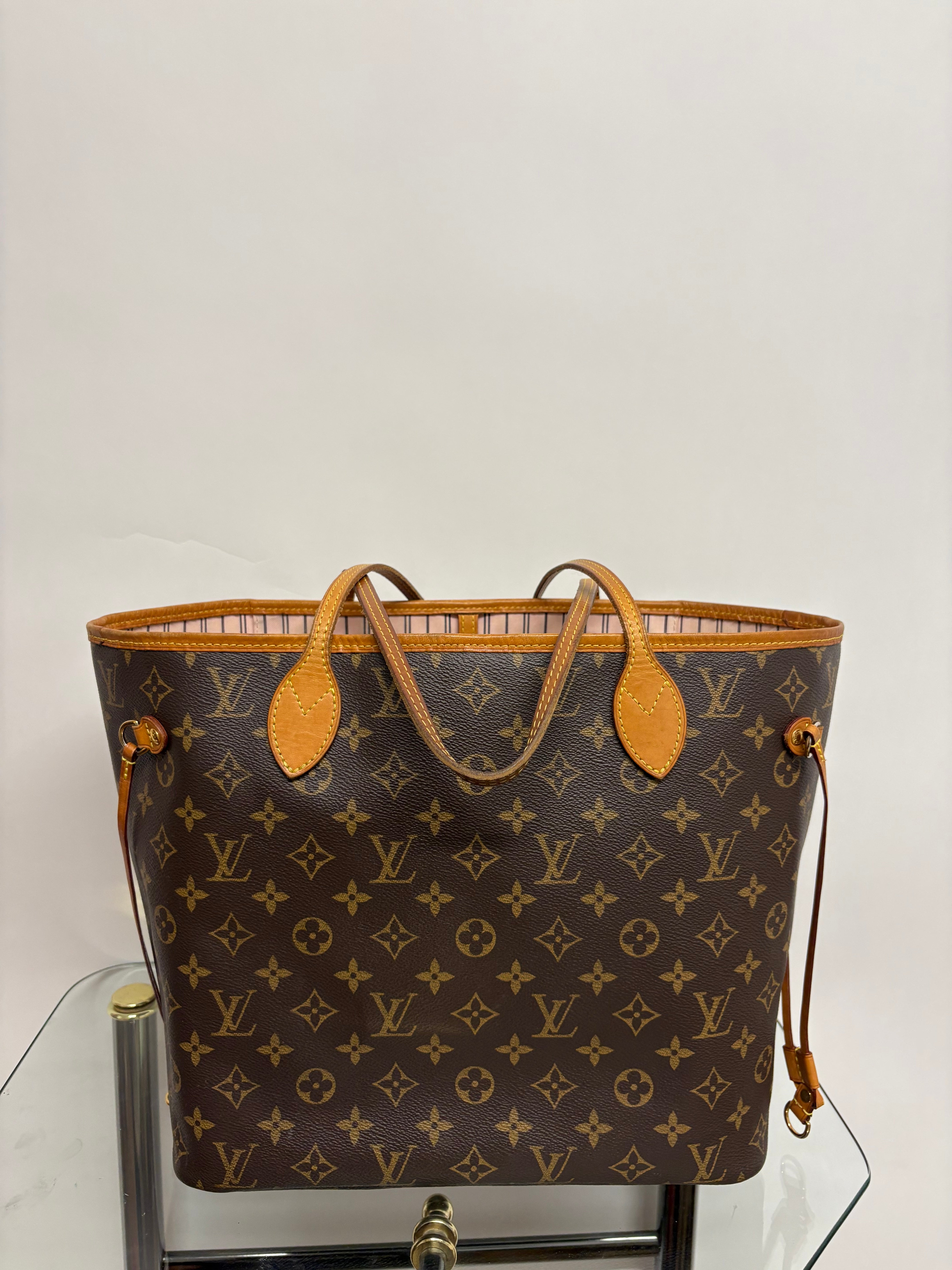Louis Vuitton Neverfull MM monogram interior Rosa