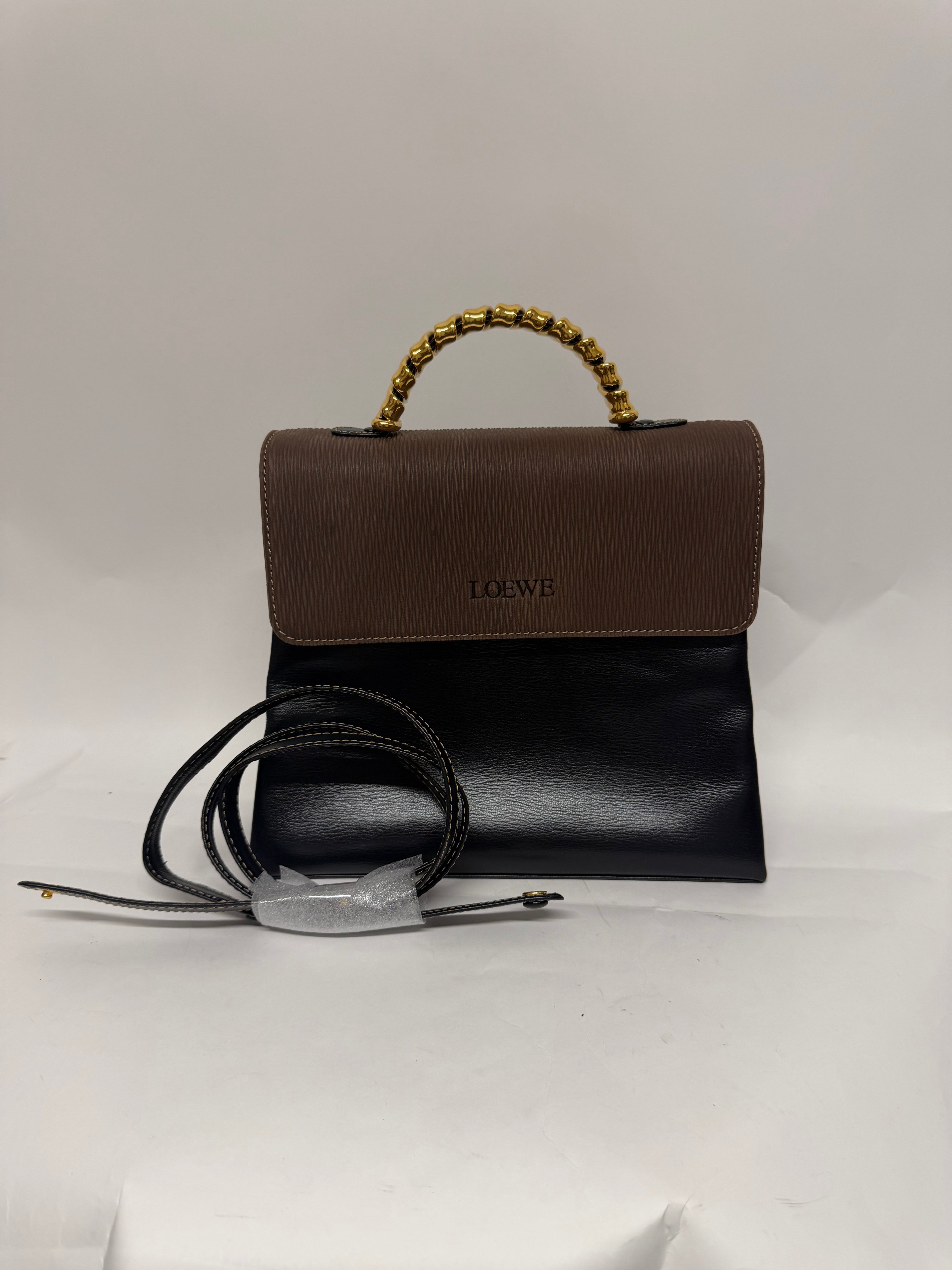 Loewe Velázquez Twist Satchel Piel Negra