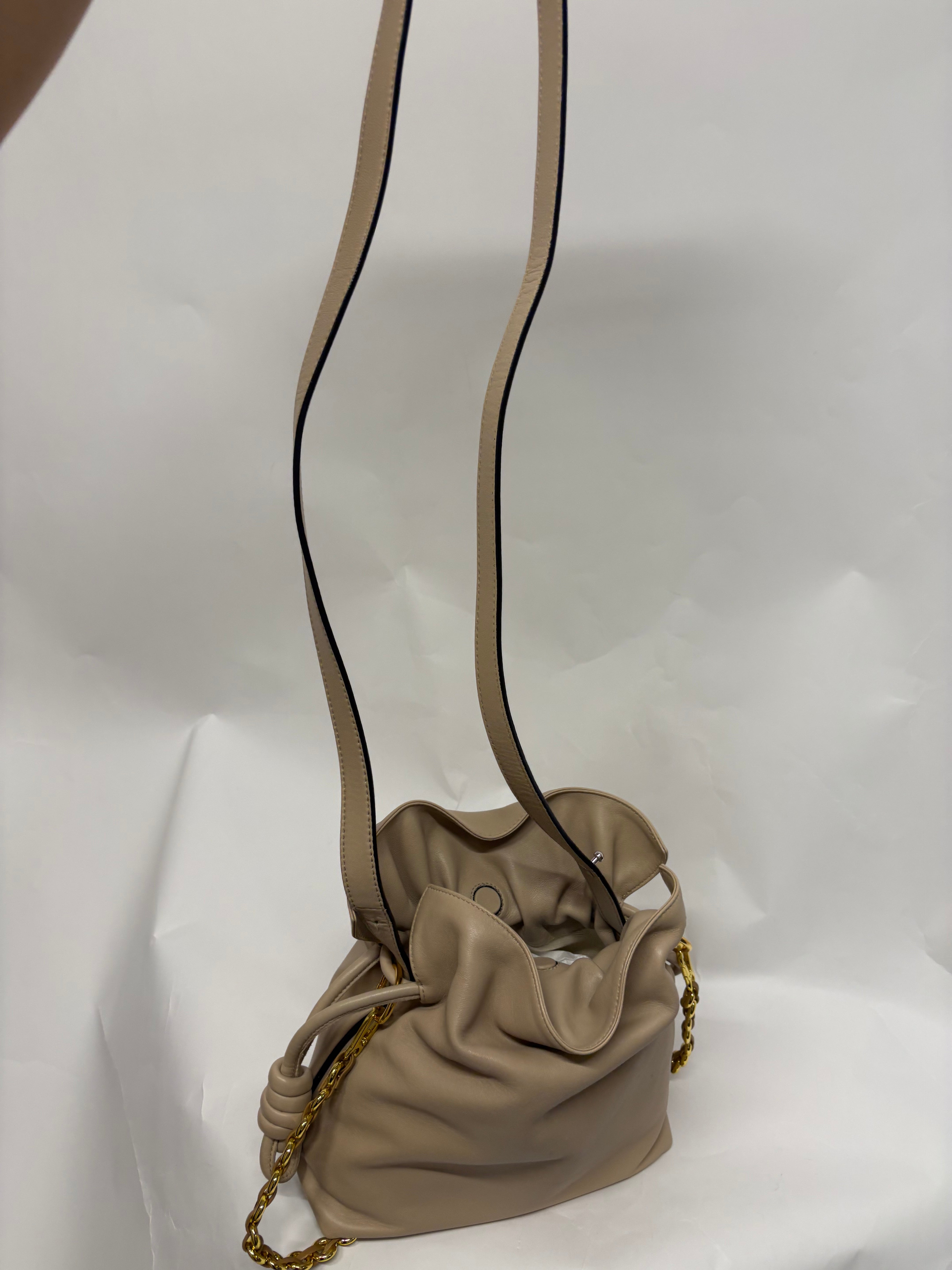 Loewe Flamenco pequeño Knot Beige Piel y Bandolera