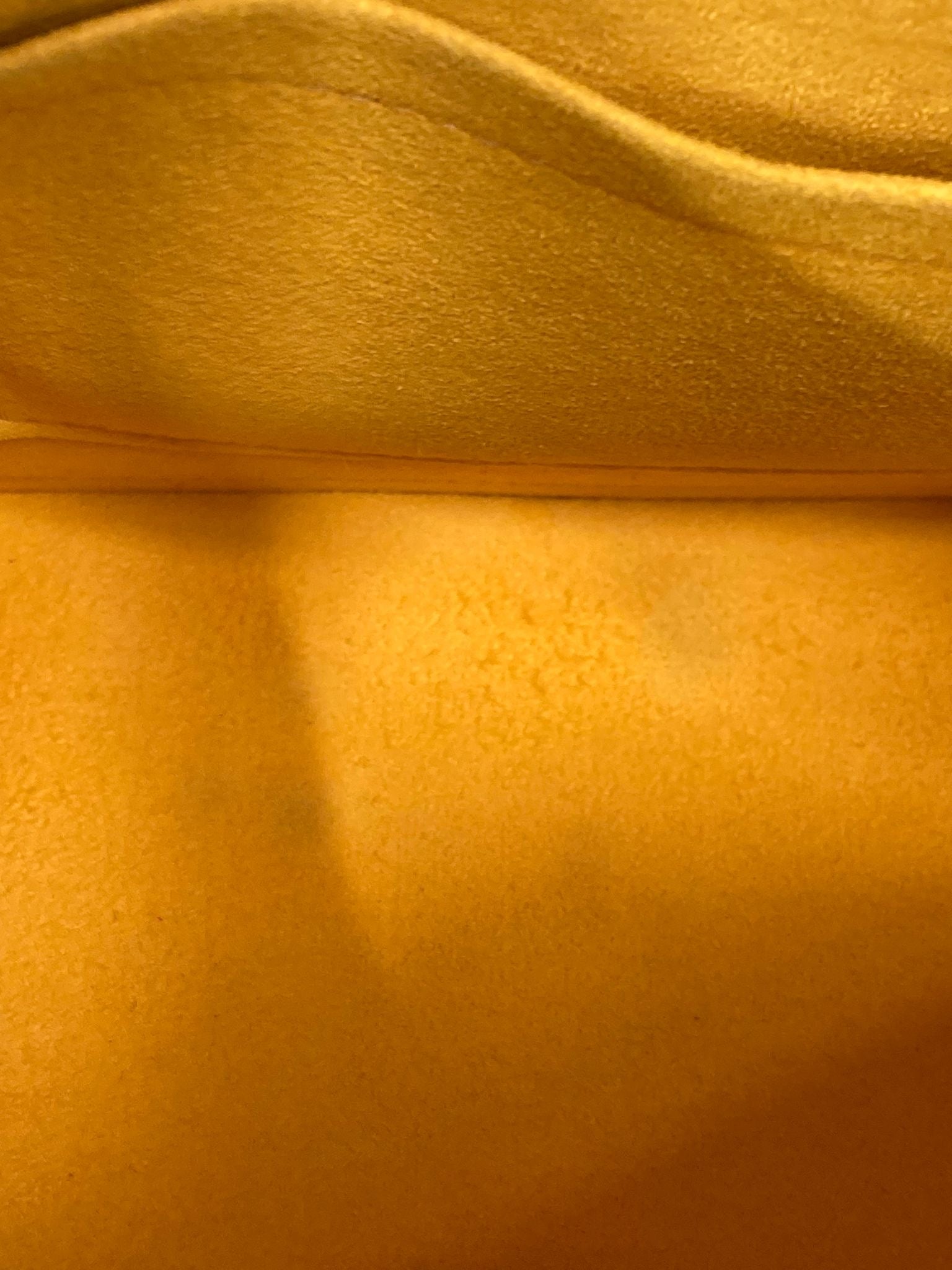 Louis Vuitton Alma bb piel EPI amarillo