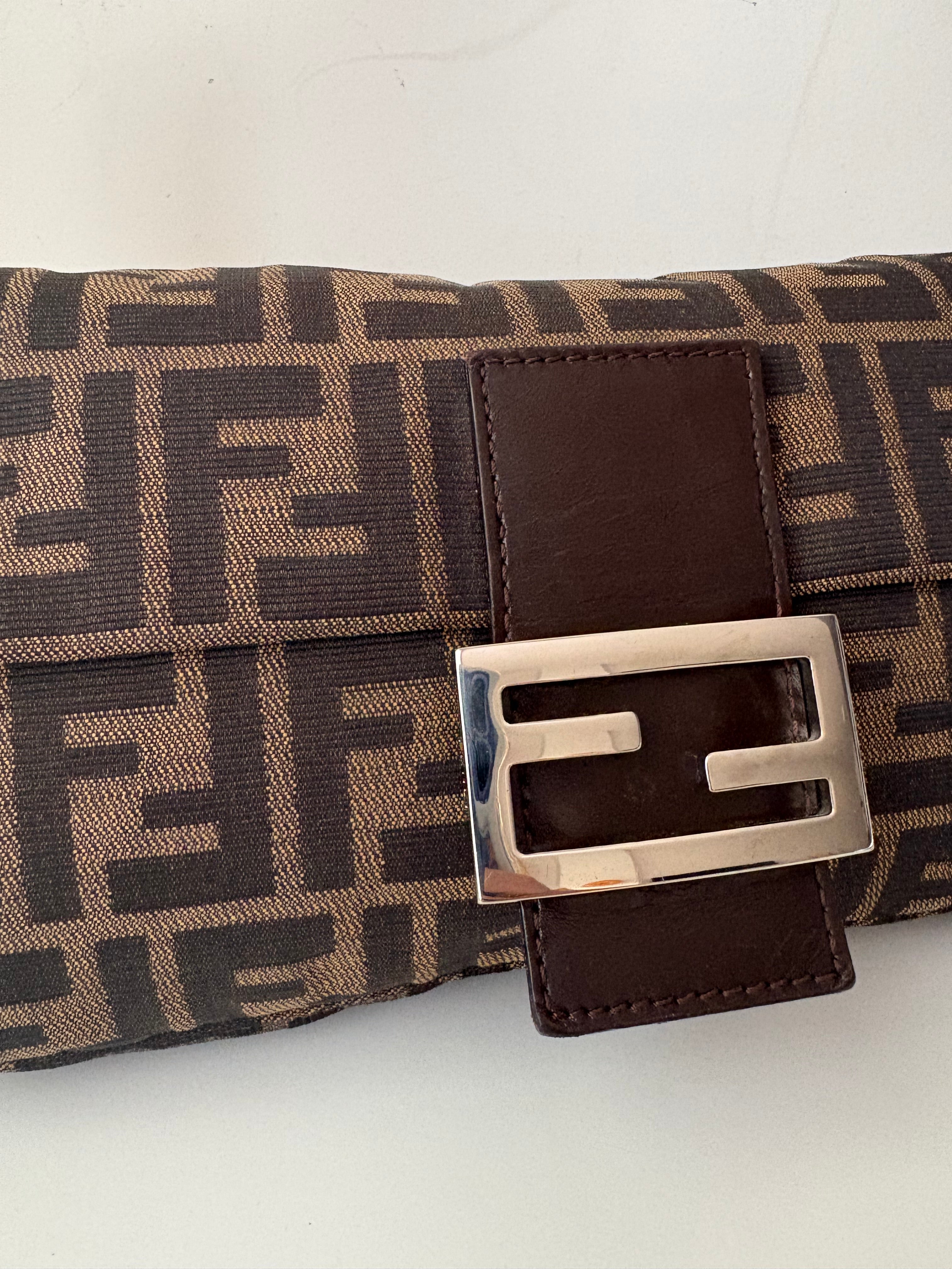 Fendi Baguette Clásica Vintage en canvas Zucca marrón con herrajes plateados