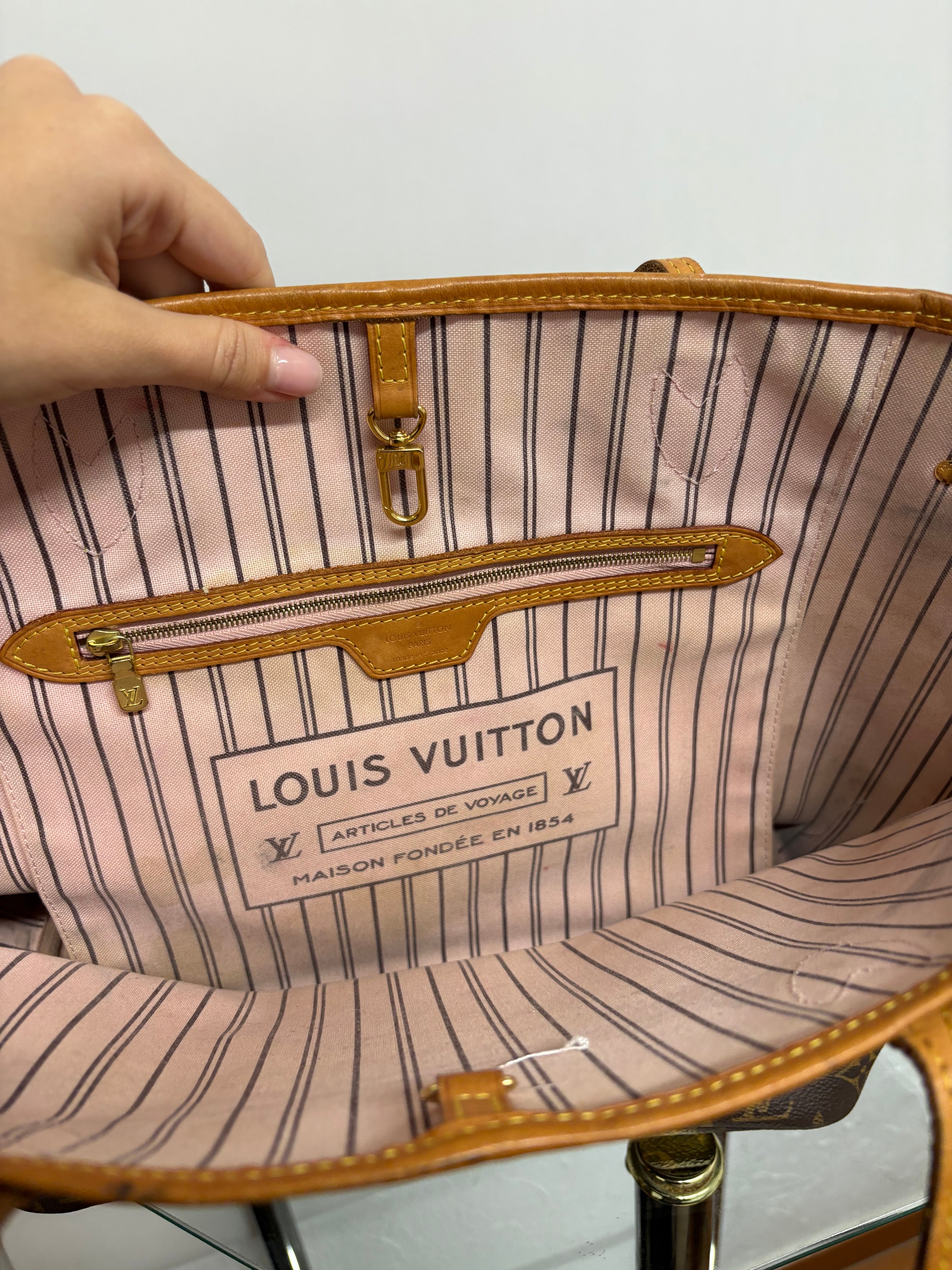 Louis Vuitton Neverfull MM monogram interior Rosa