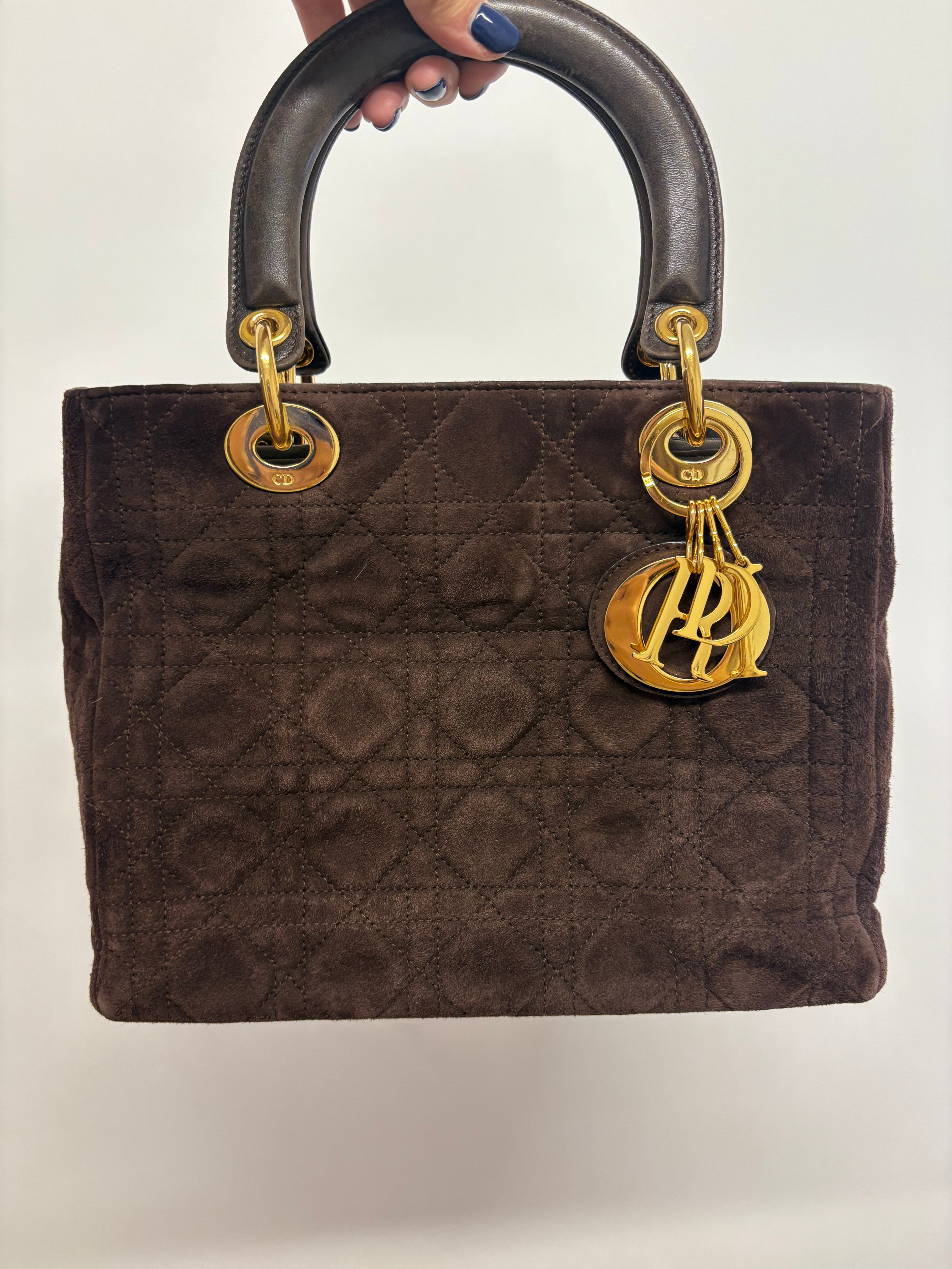 Lady Dior Mediano en Ante Marrón con Bandolera
