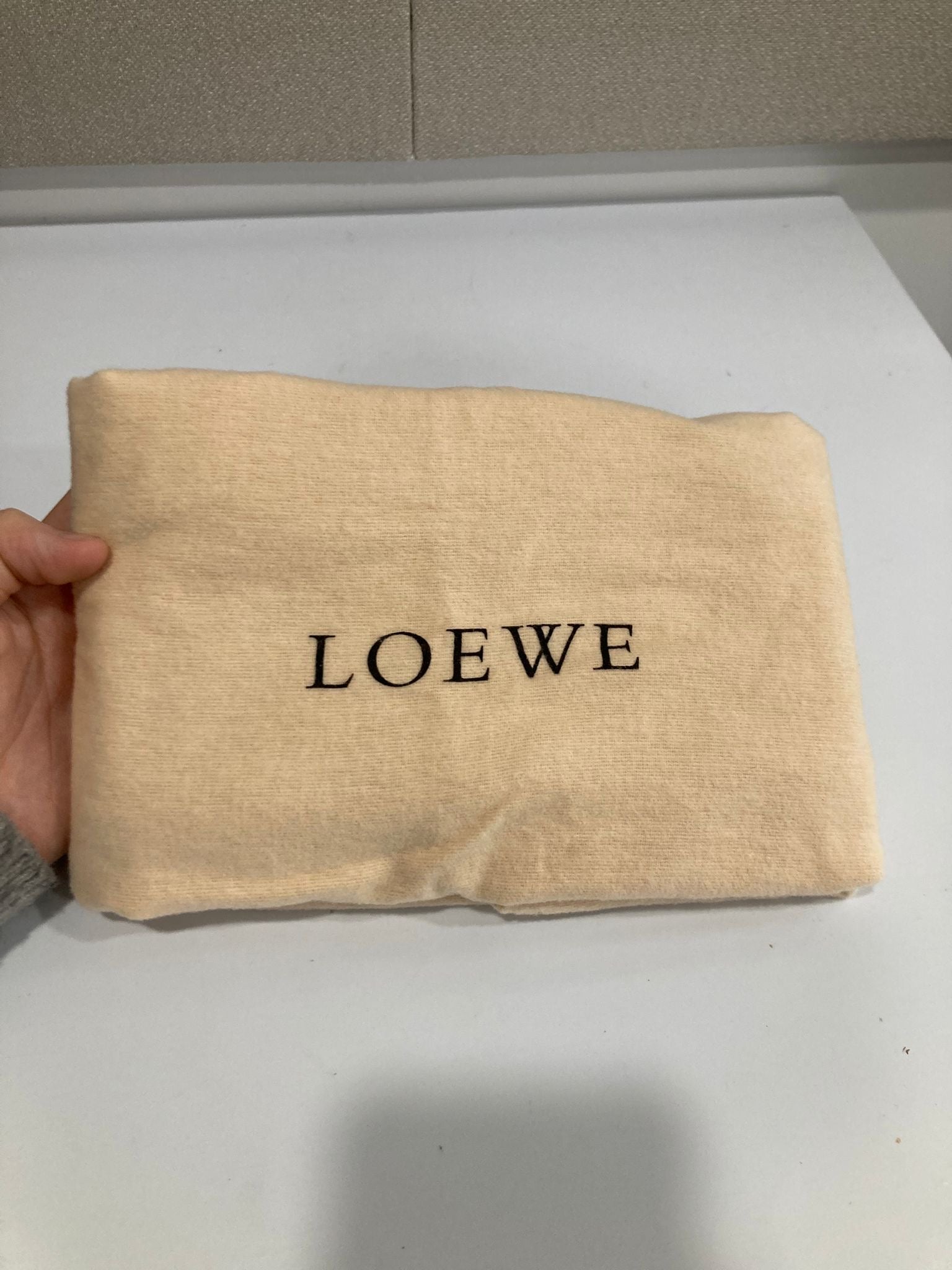 Loewe amazona 28 vino burdeos