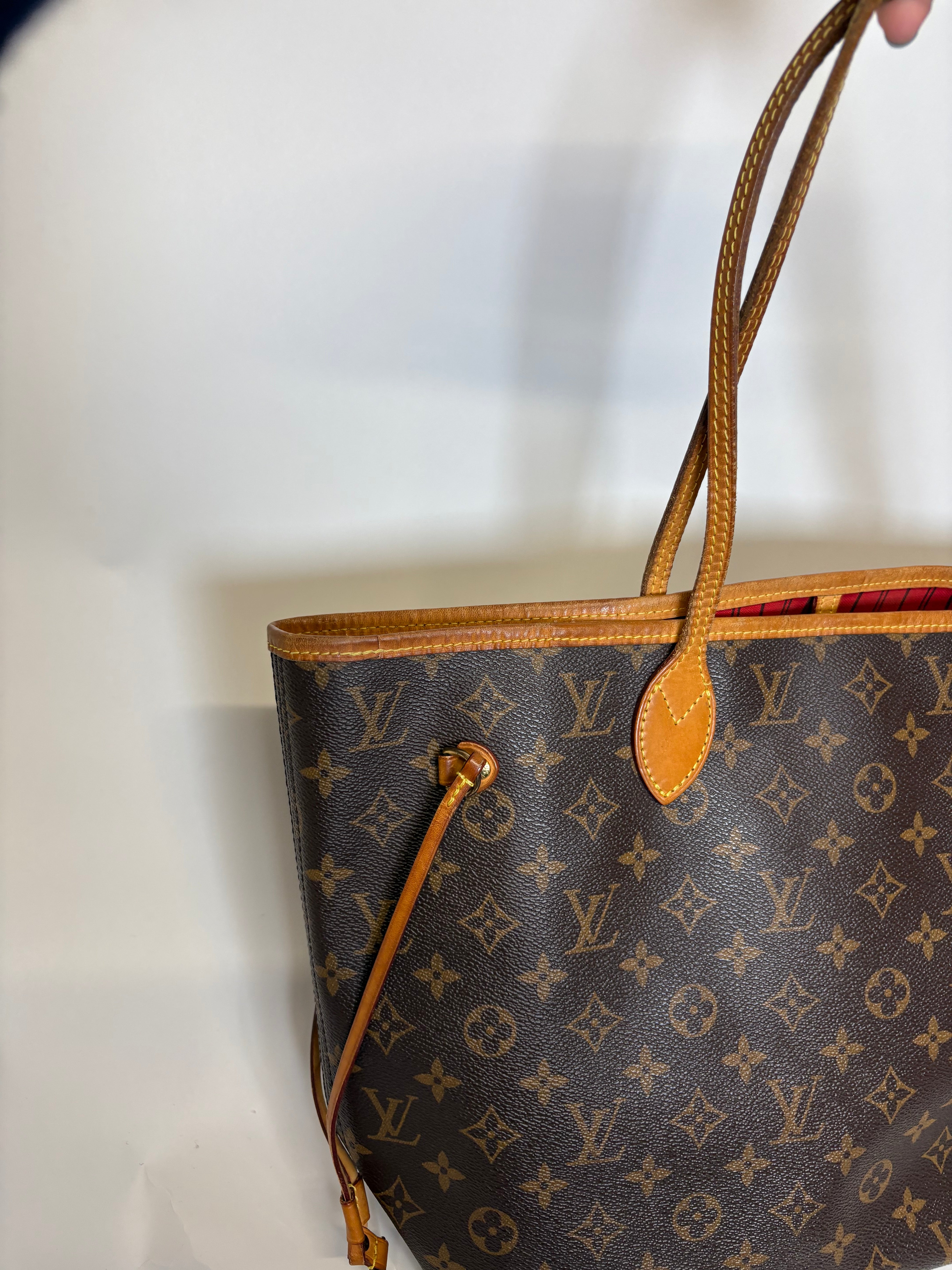 Louis Vuitton Neverfull MM Monogram y rojo