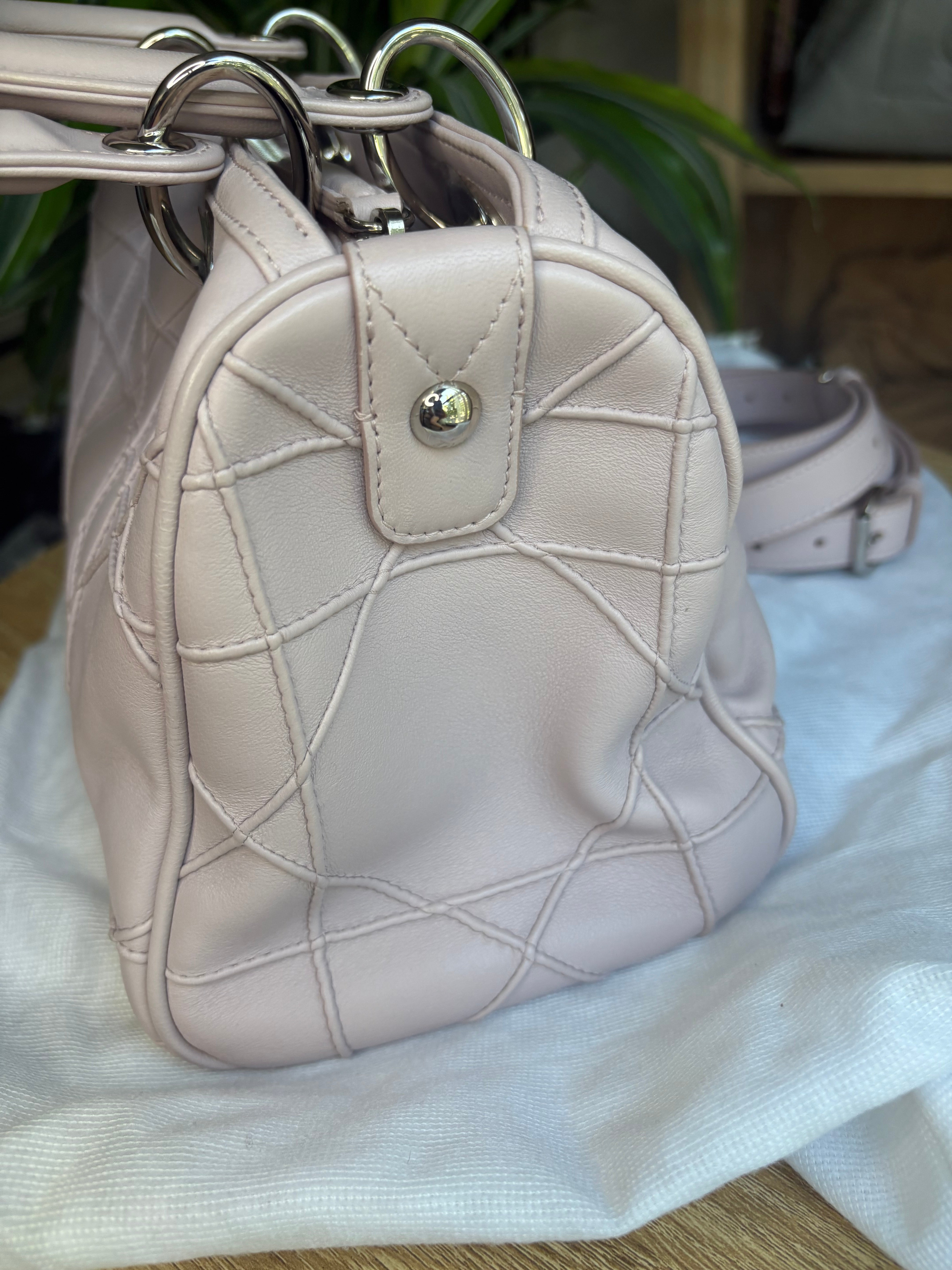 Christian Dior Lady Dior Granville – Rosa Palo con Herrajes Plateados y Bandolera