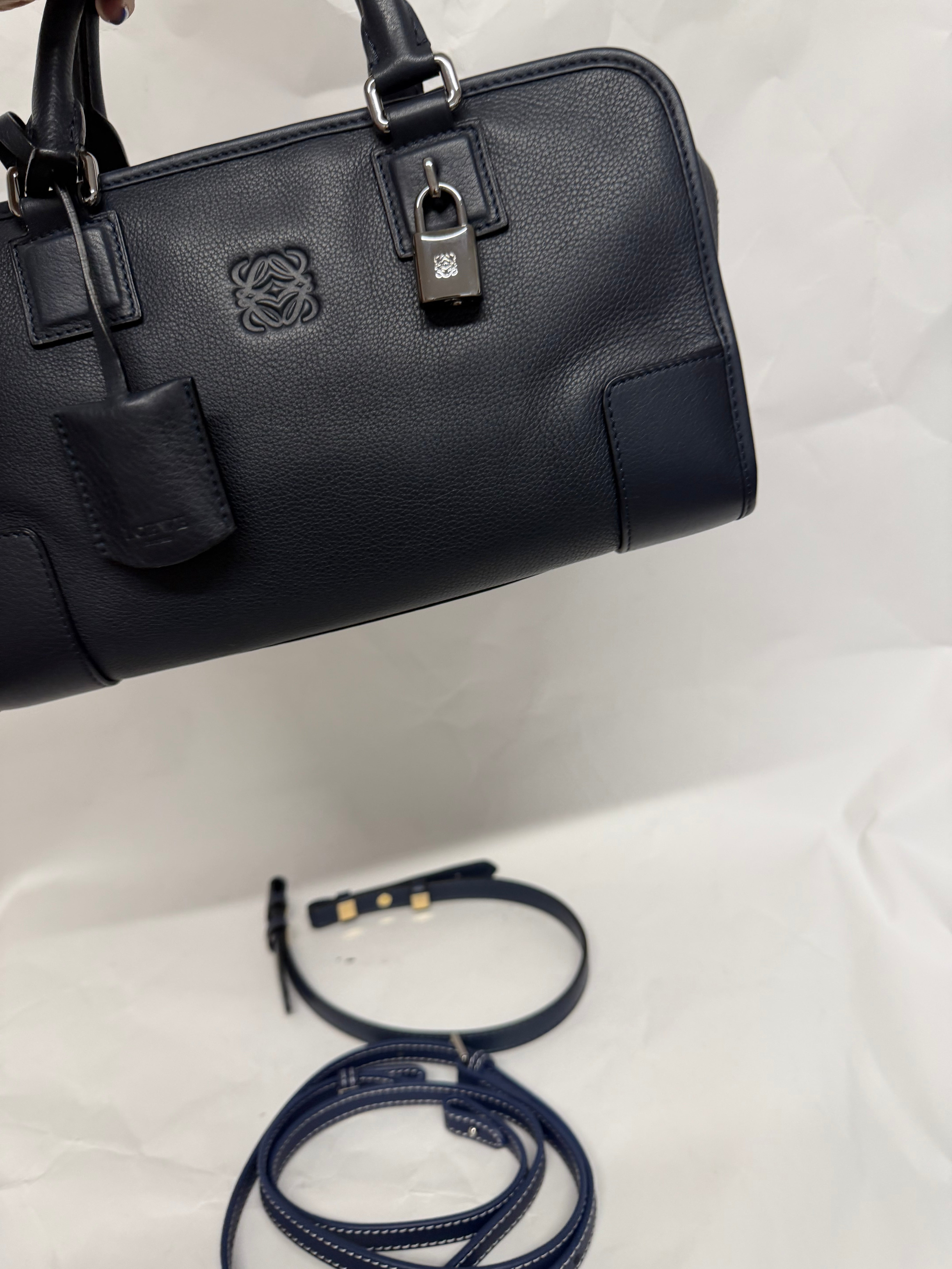 Loewe Amazona 28 Piel Azul Oscuro