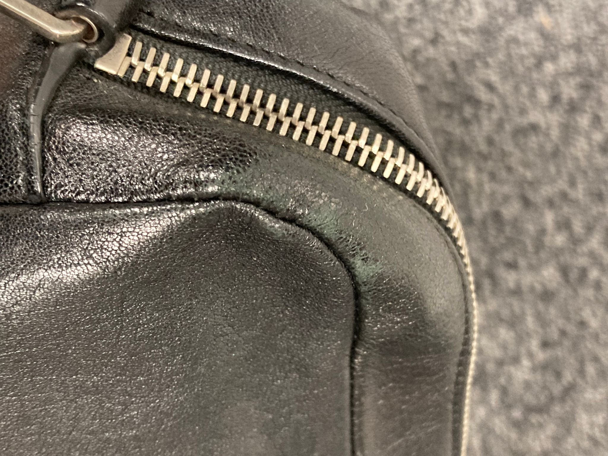 Saint Laurent Lou Camera Bag en piel negra