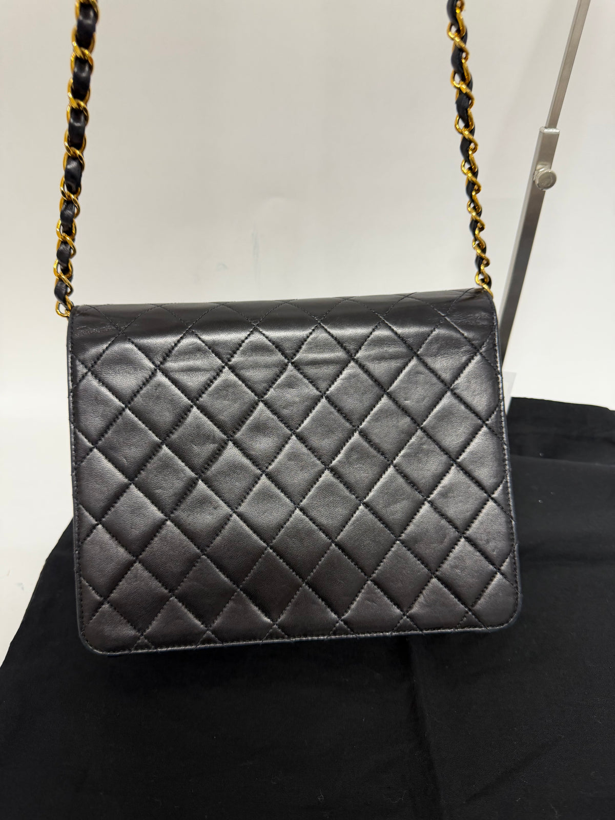 Chanel Single Flap Pequeño Piel de Cordero Negra · Cierre Clásico · Serie 7