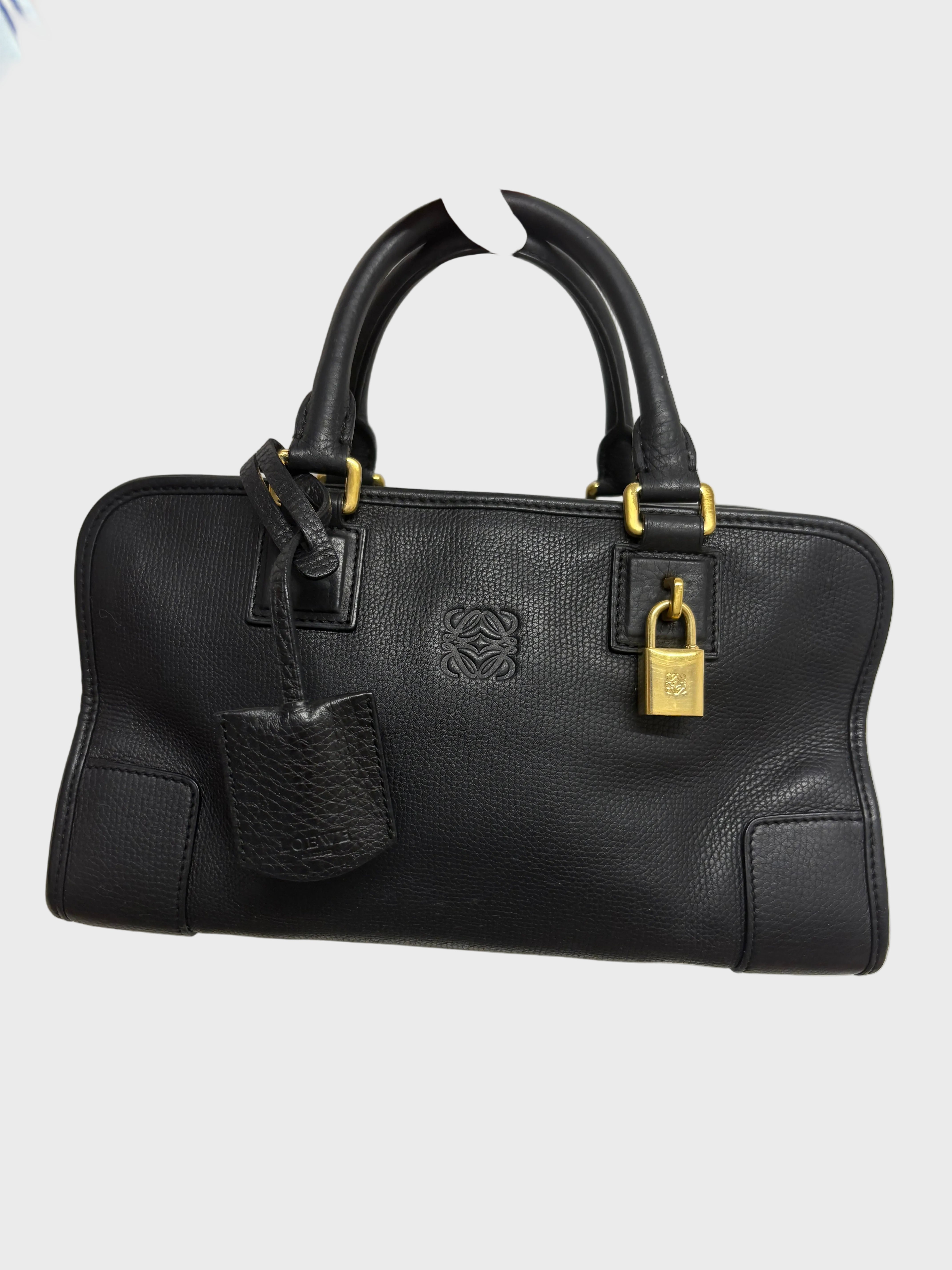 Loewe amazona 30 piel granulada negra