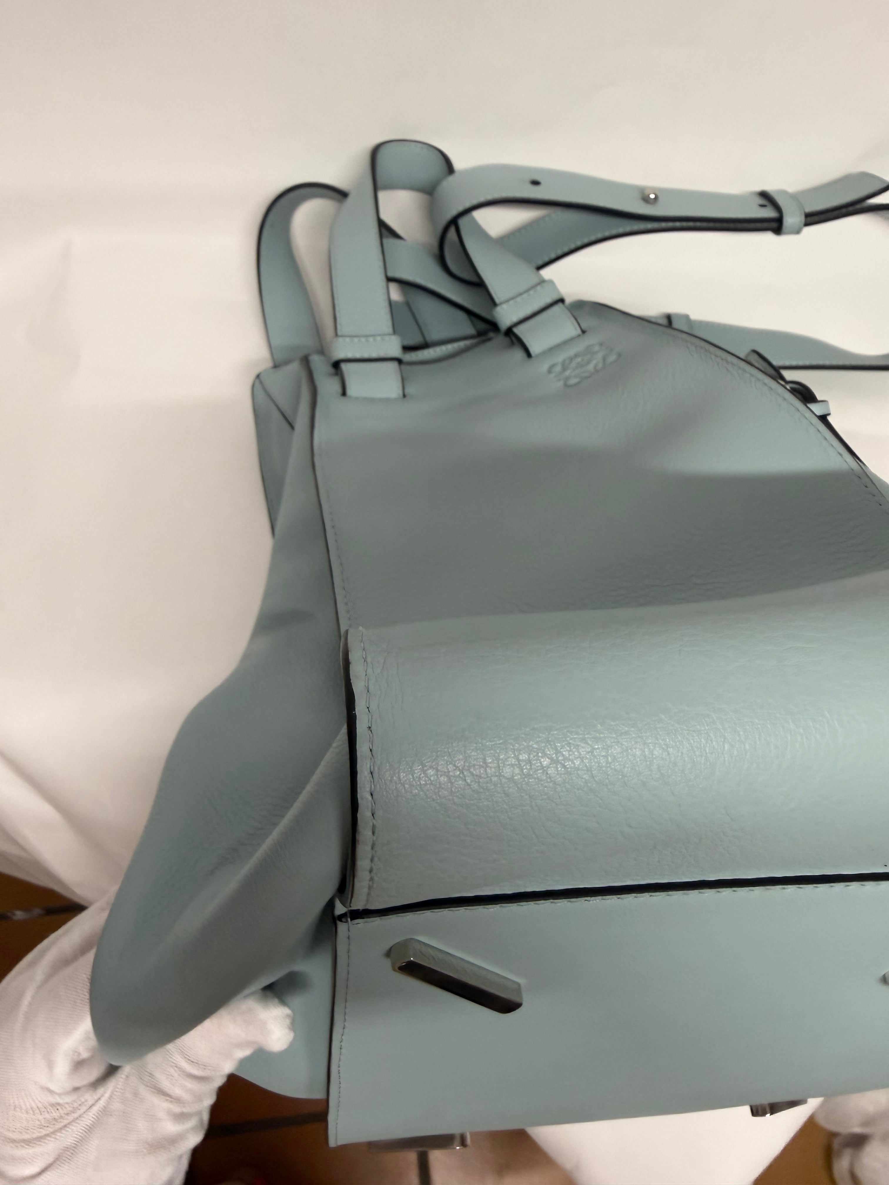 Loewe hammock Grande azul cielo con pouch