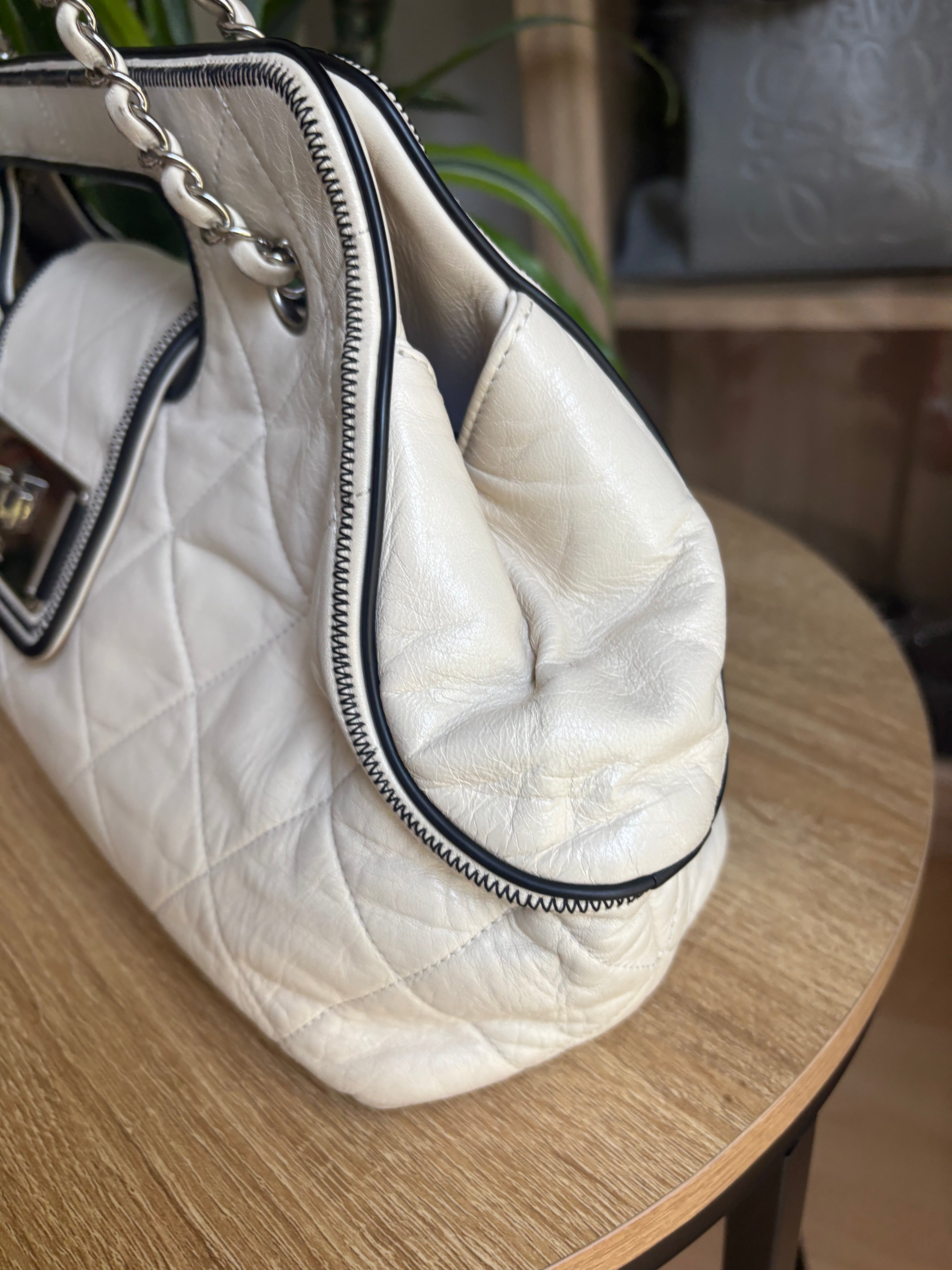 CHANEL - Reissue Accordion Flap blanco
