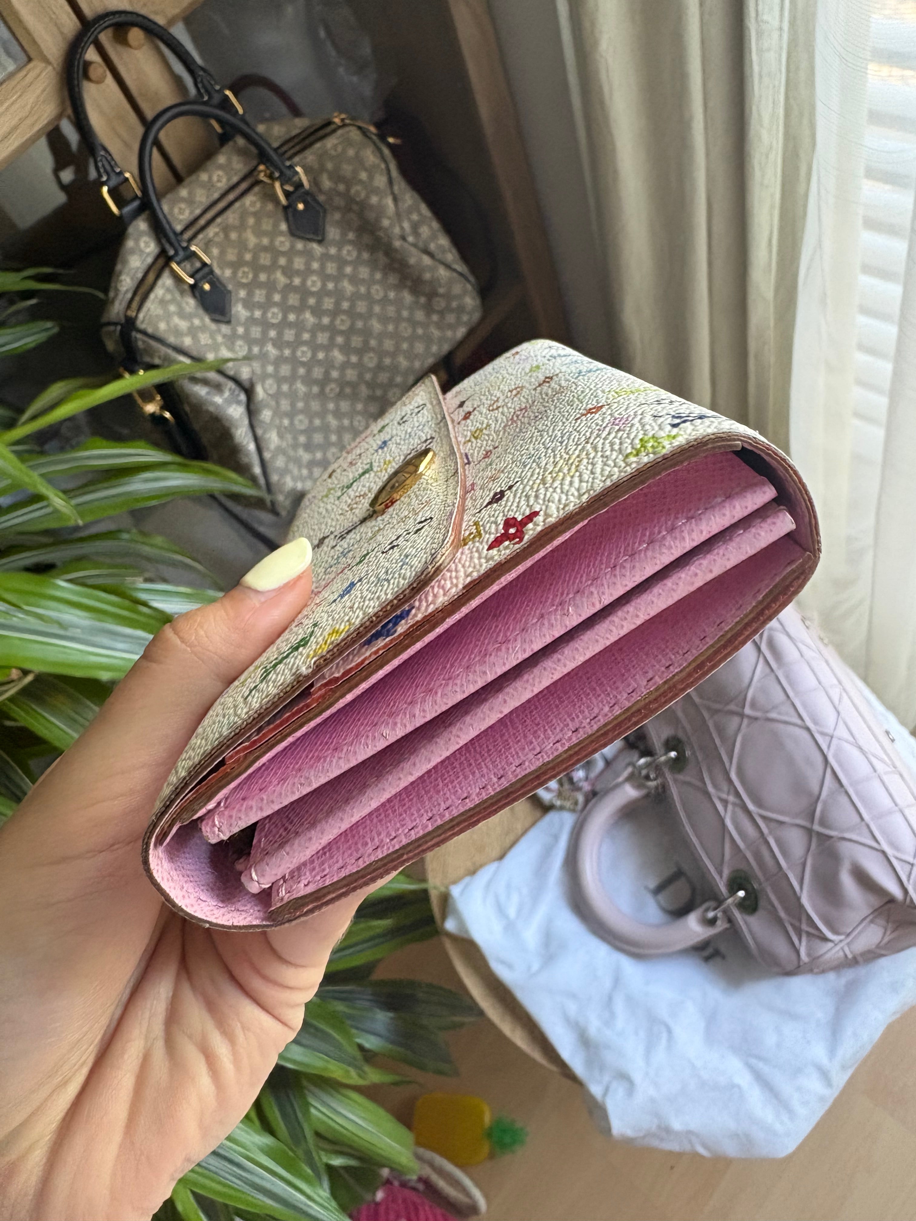 Louis Vuitton Portefeuille Sarah Murakami – Cartera Larga Monogram Multicolor Rosa