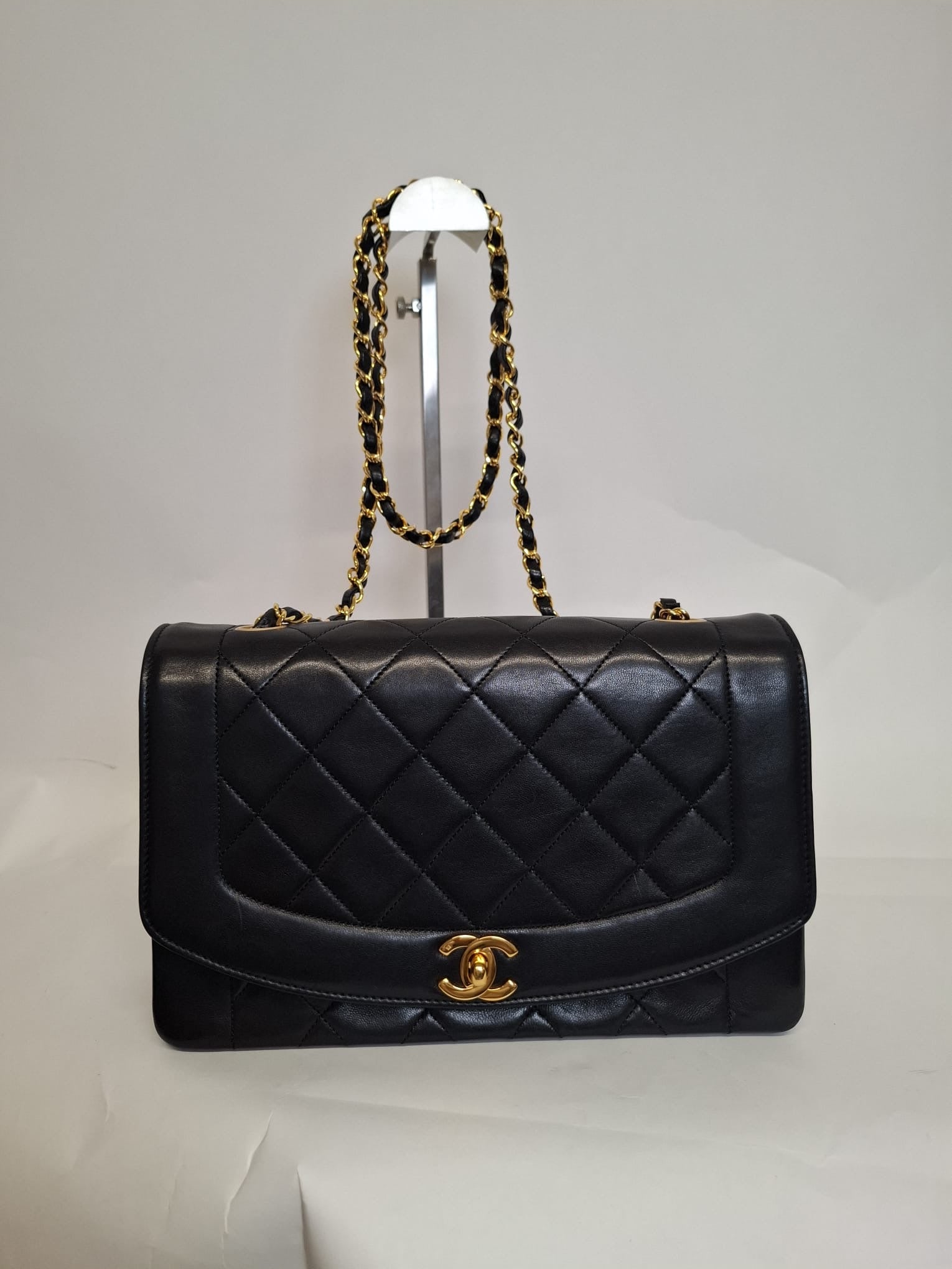 Chanel Diana Single Flap 25 Piel Cordero Negra - serie 1
