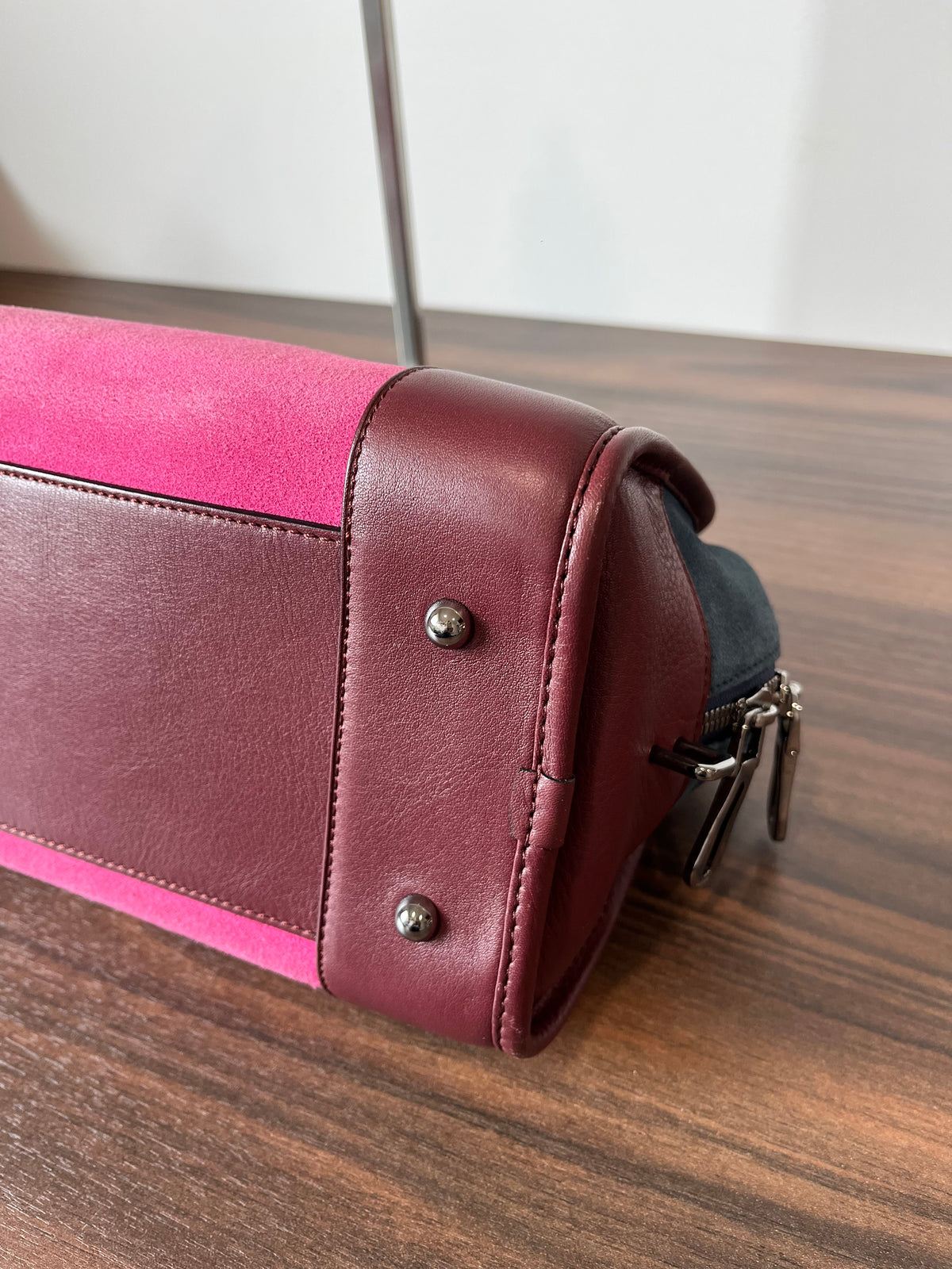 Loewe Amazona 28 Tricolor Ante Fucsia, Azul y Piel Burdeos