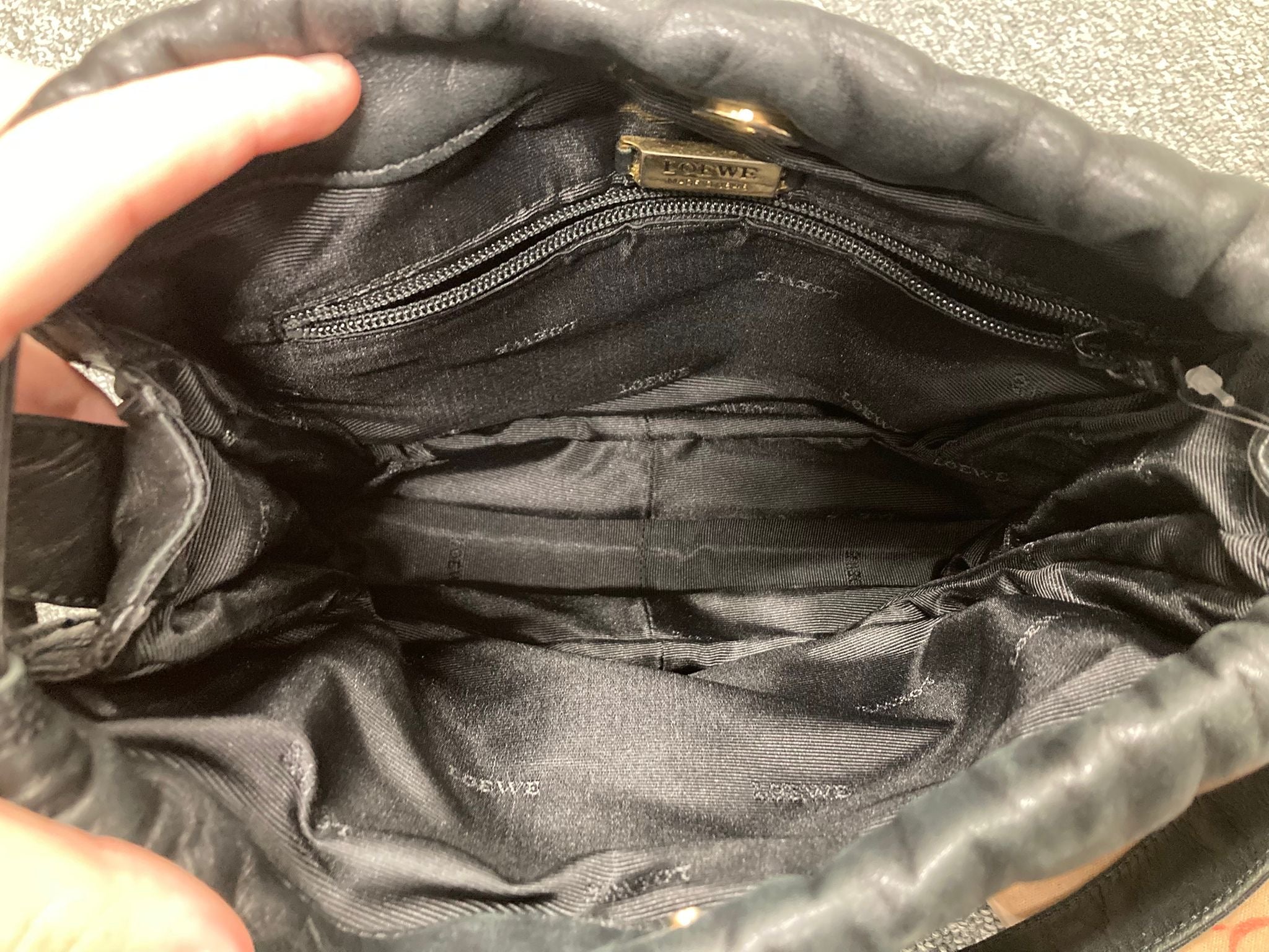 Loewe Flamenco Shoulder en piel negra pequeño