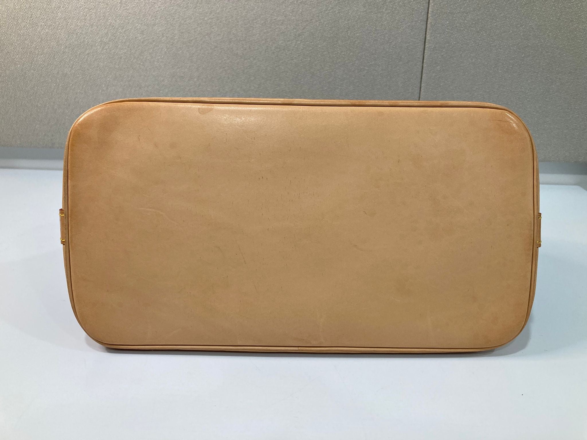 Louis Vuitton alma canvas monogram MM