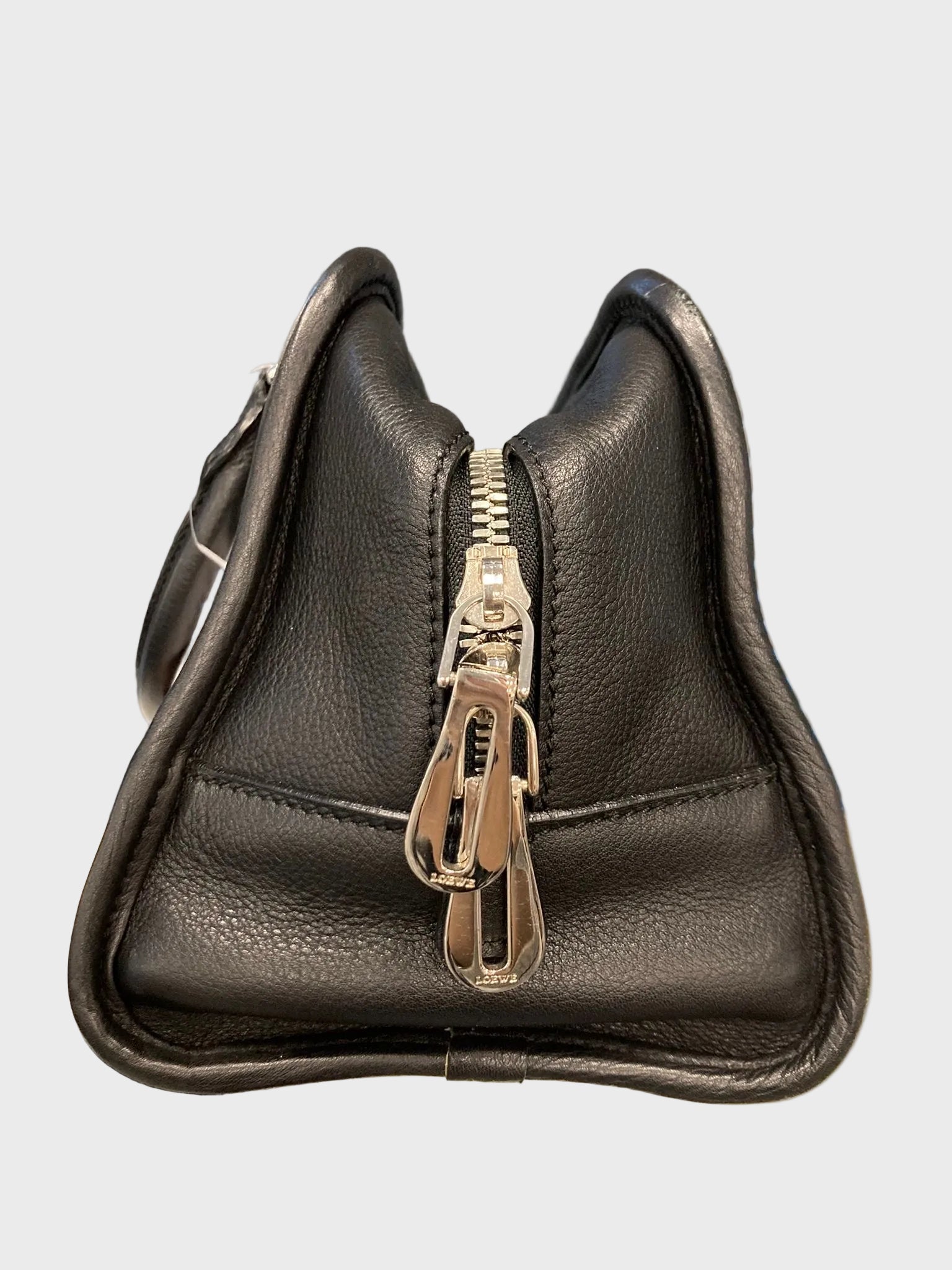 Loewe amazona 30 negro y plata