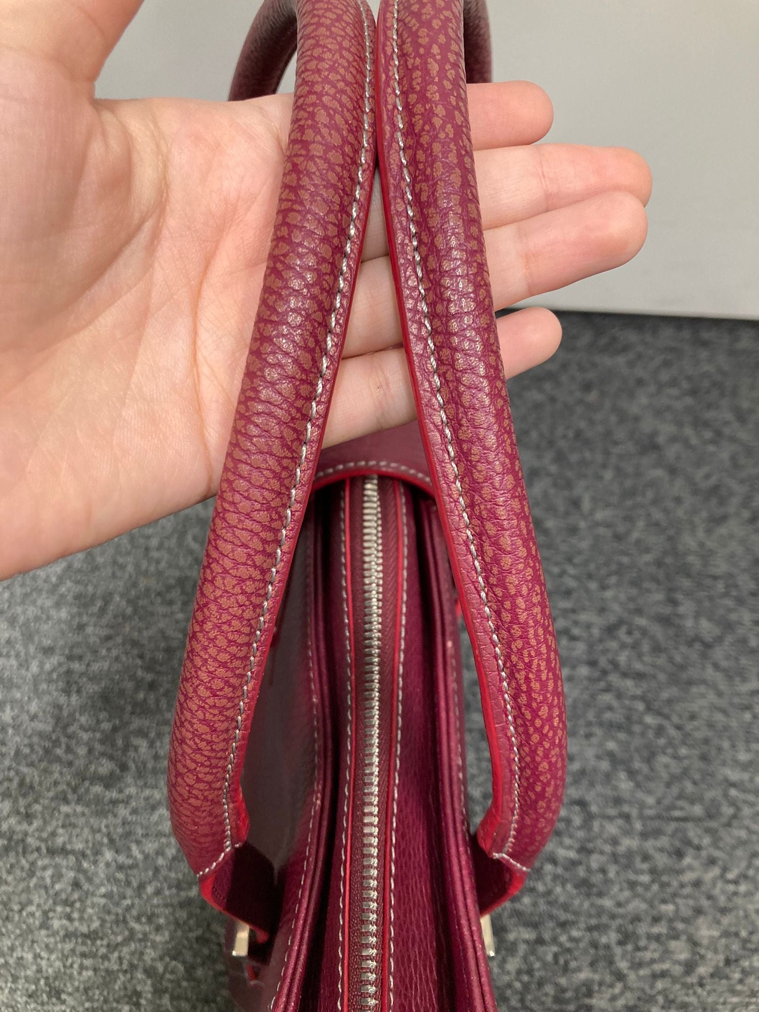 Loewe Logo Tote en piel burdeos