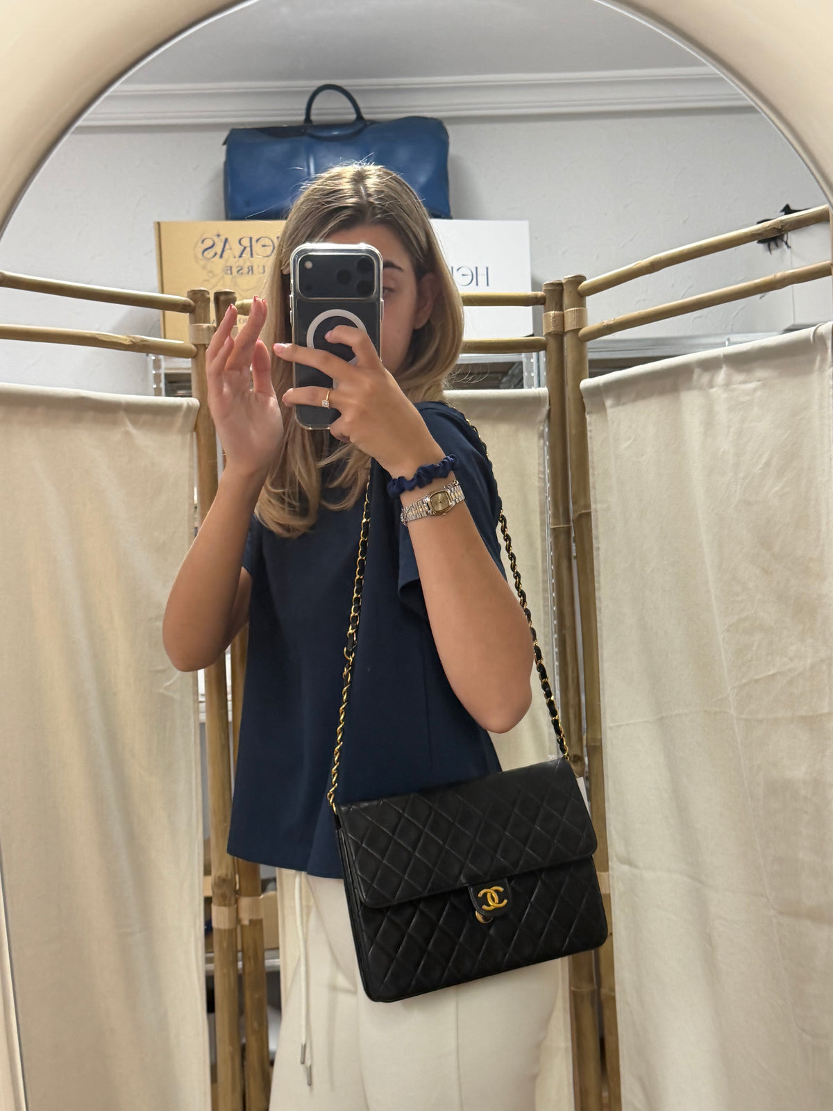 Chanel Classic Single Flap Mediano Piel de Cordero Negra Herrajes Dorados