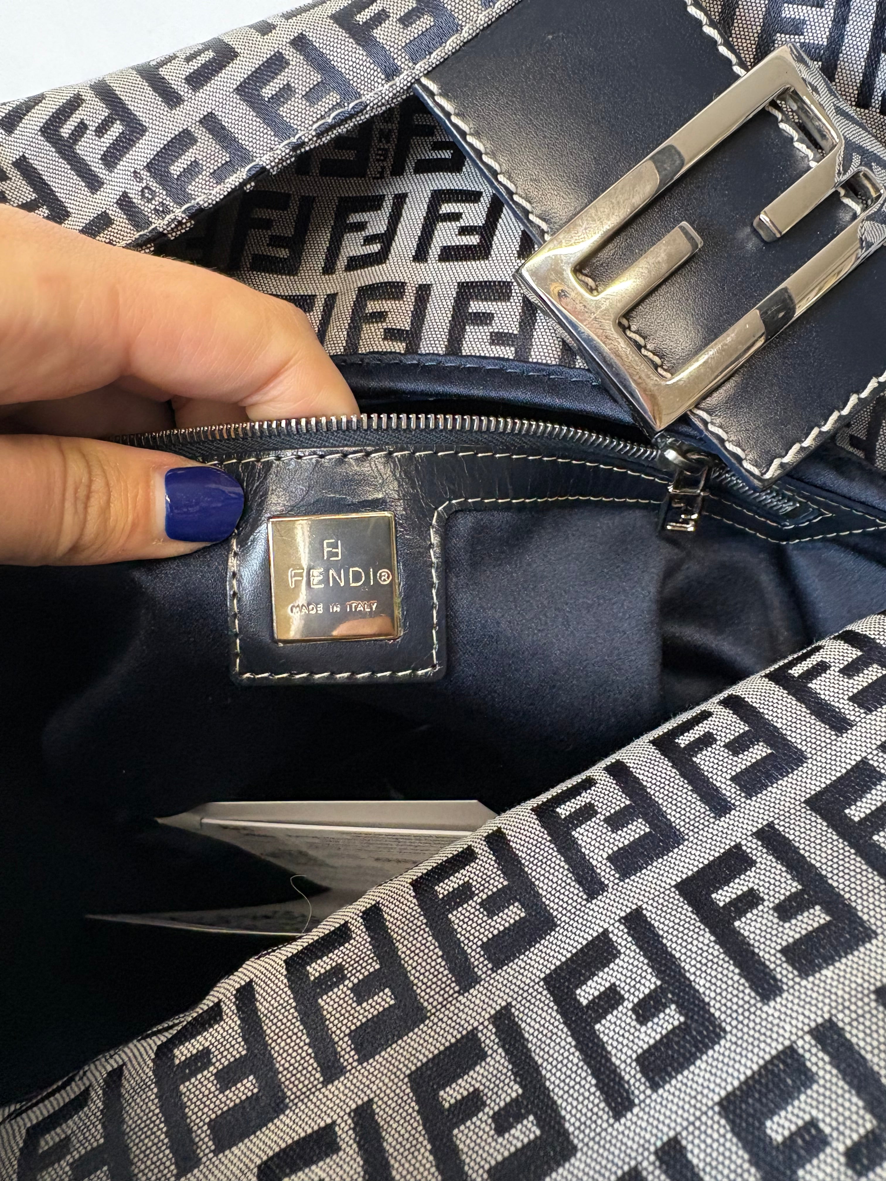 Fendi baguette zucca azul marino