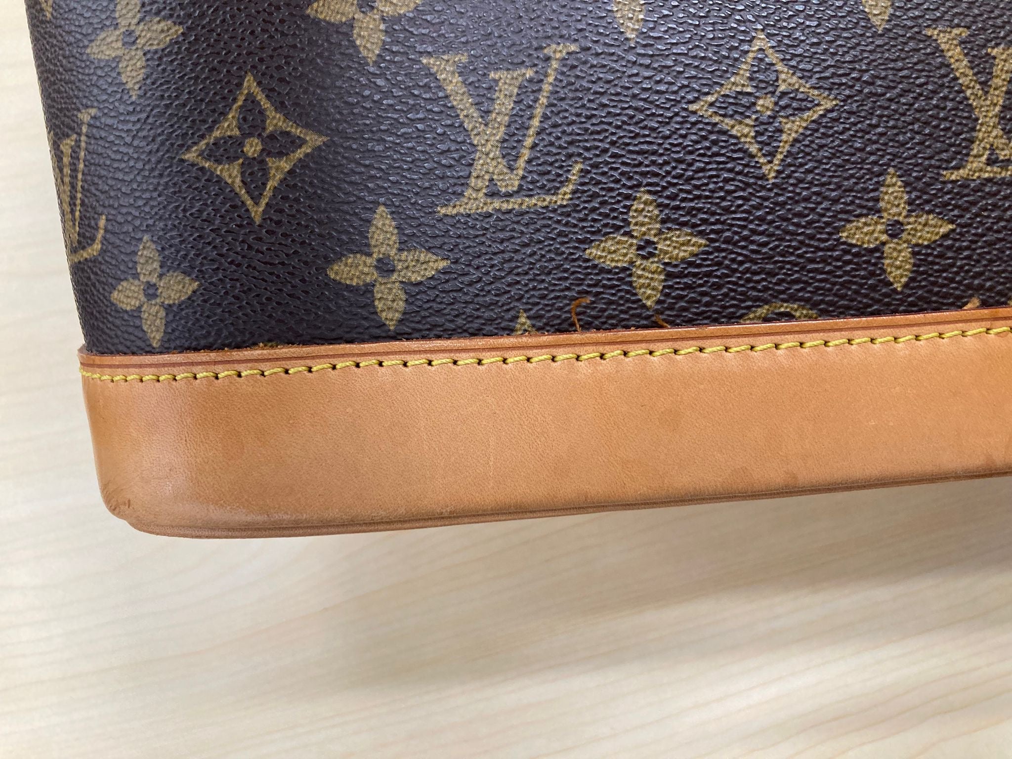 Louis Vuitton Alma MM monogram