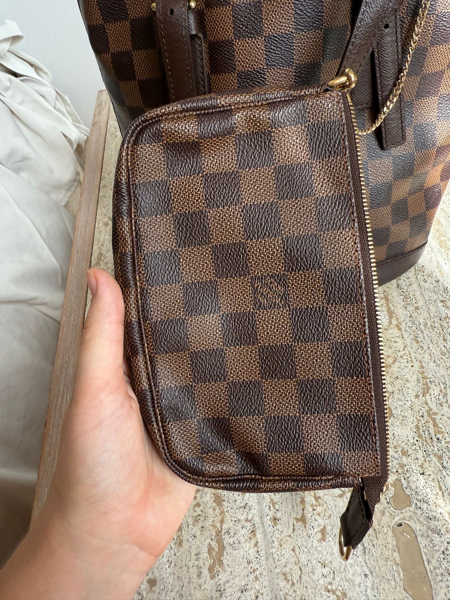 Louis Vuitton Marais Bucket con Pochette en Damier Ébène