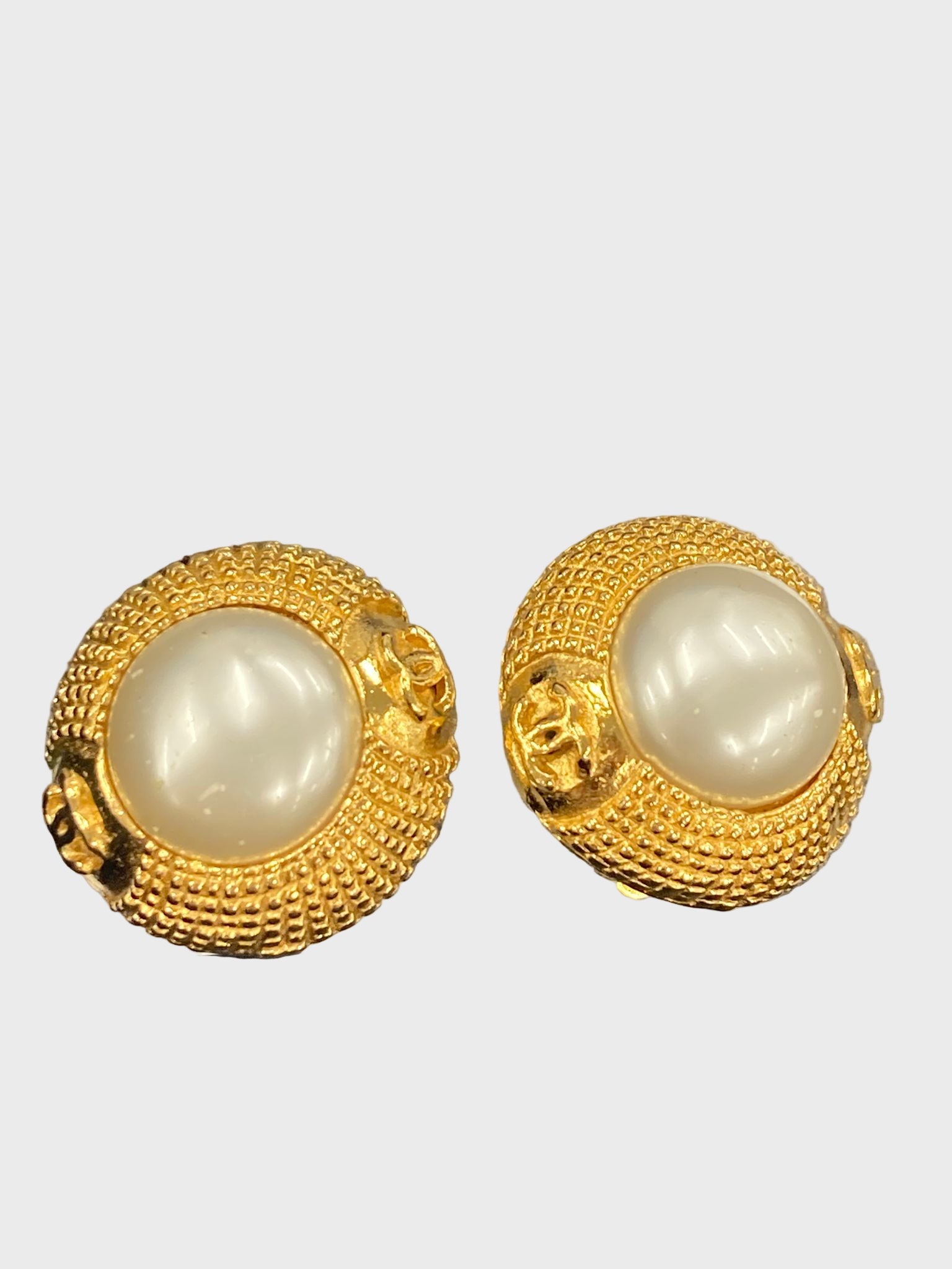 Pendientes Chanel Vintage Coco Mark con perla imitación