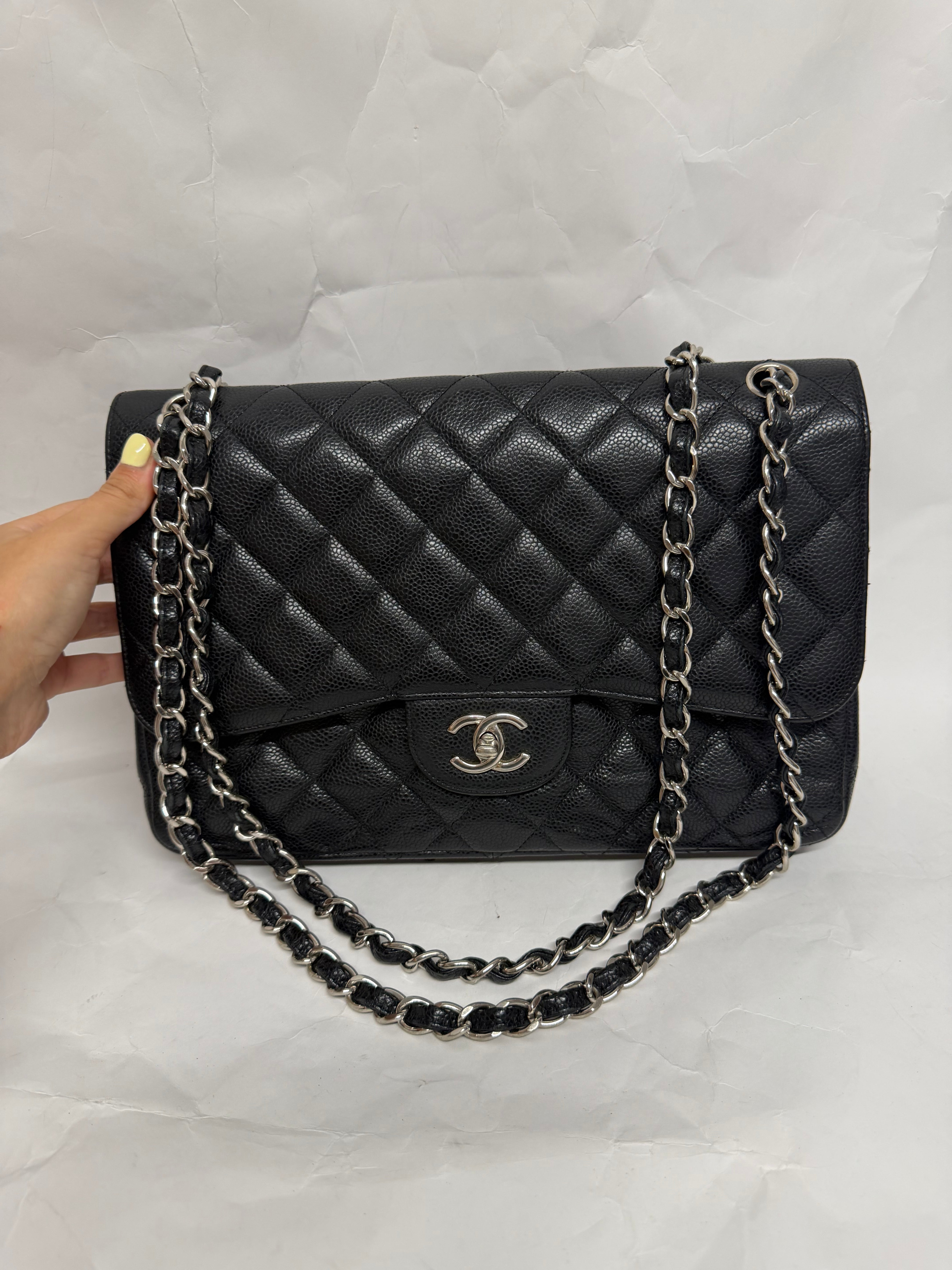 Chanel Jumbo Matelasse Classic Flap Caviar Negro