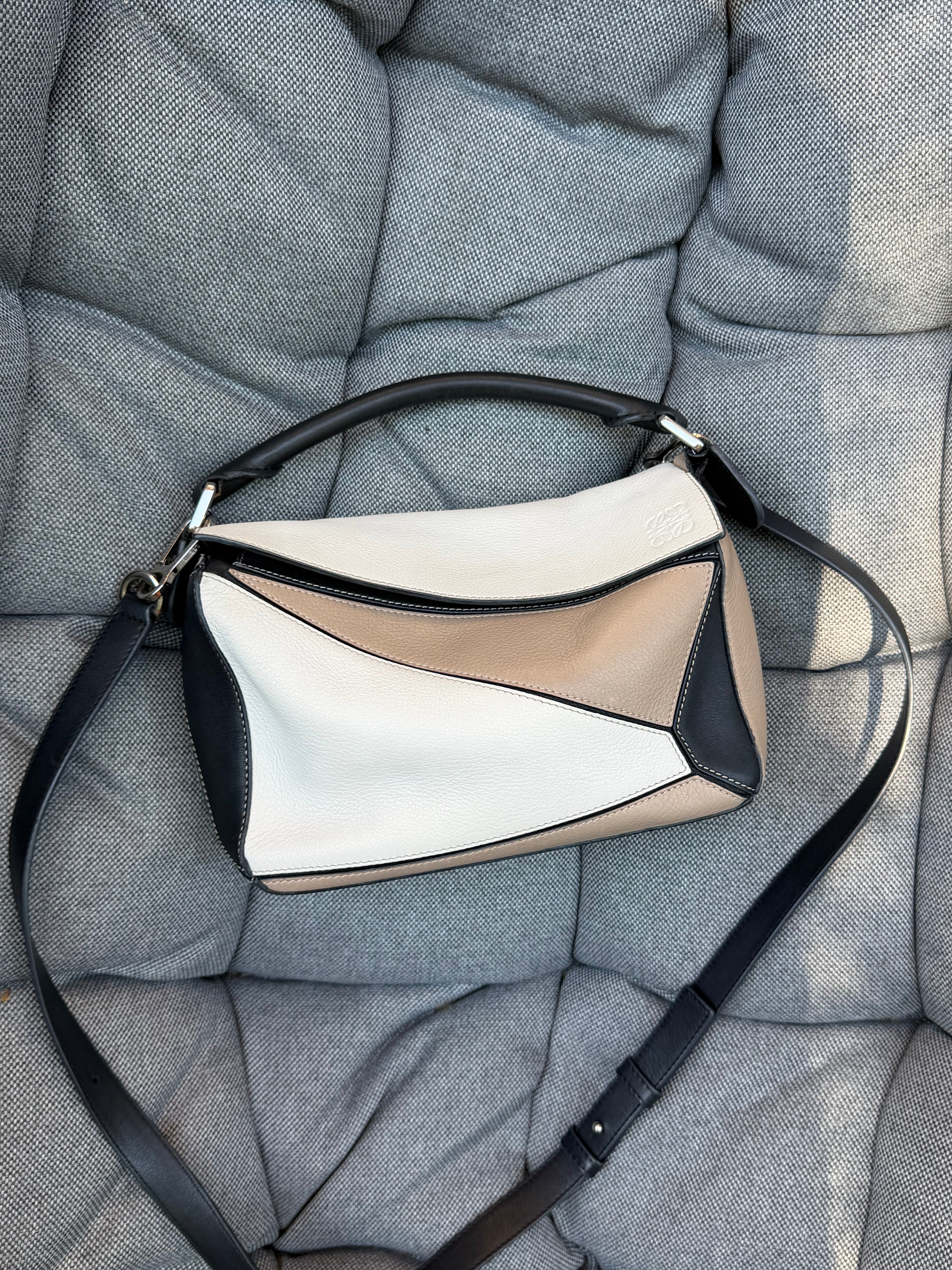 Loewe Puzzle Small Tricolor blanco topo y negro