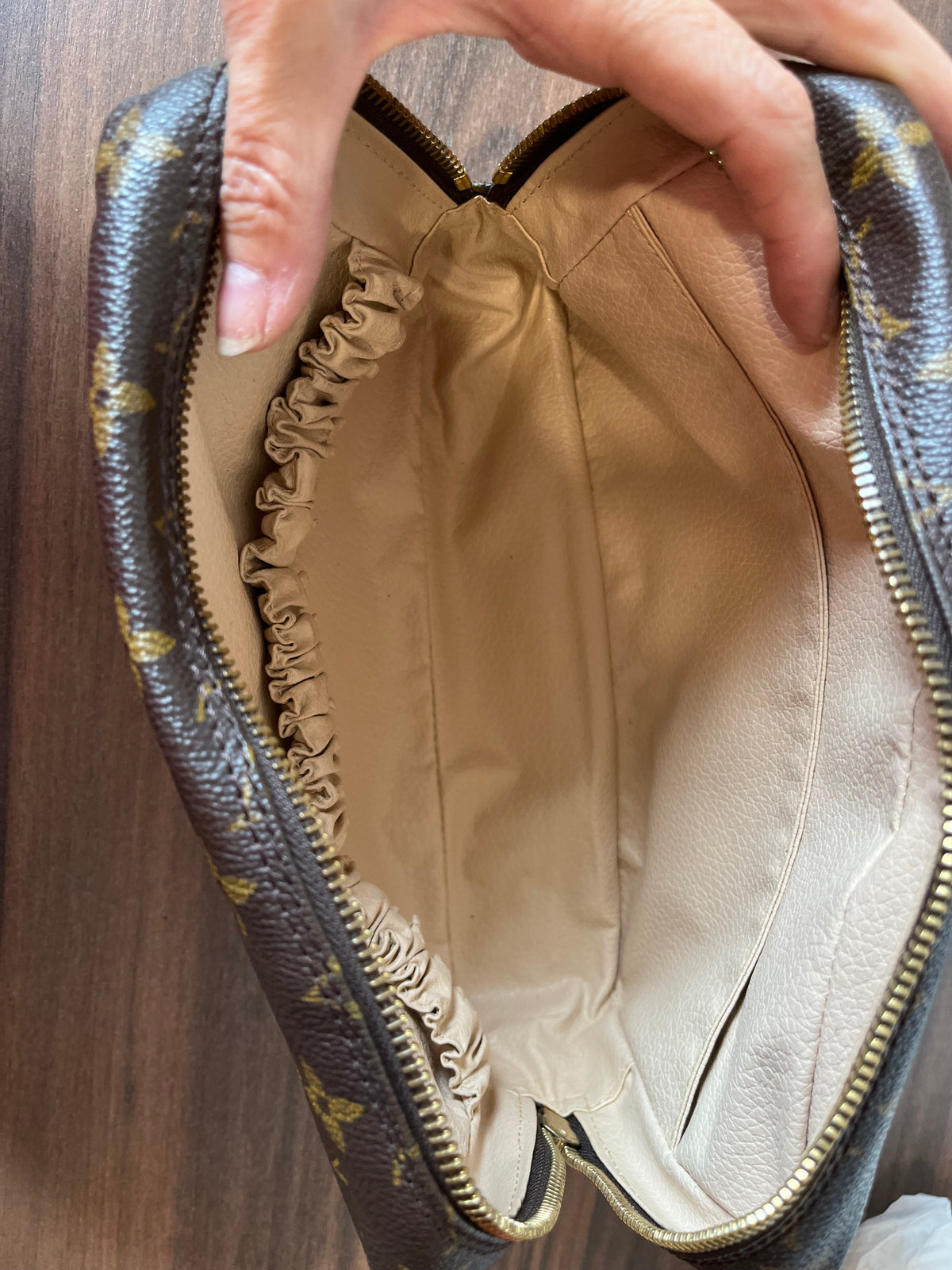 Louis Vuitton Trousse Toilette 23 Lona Monogram