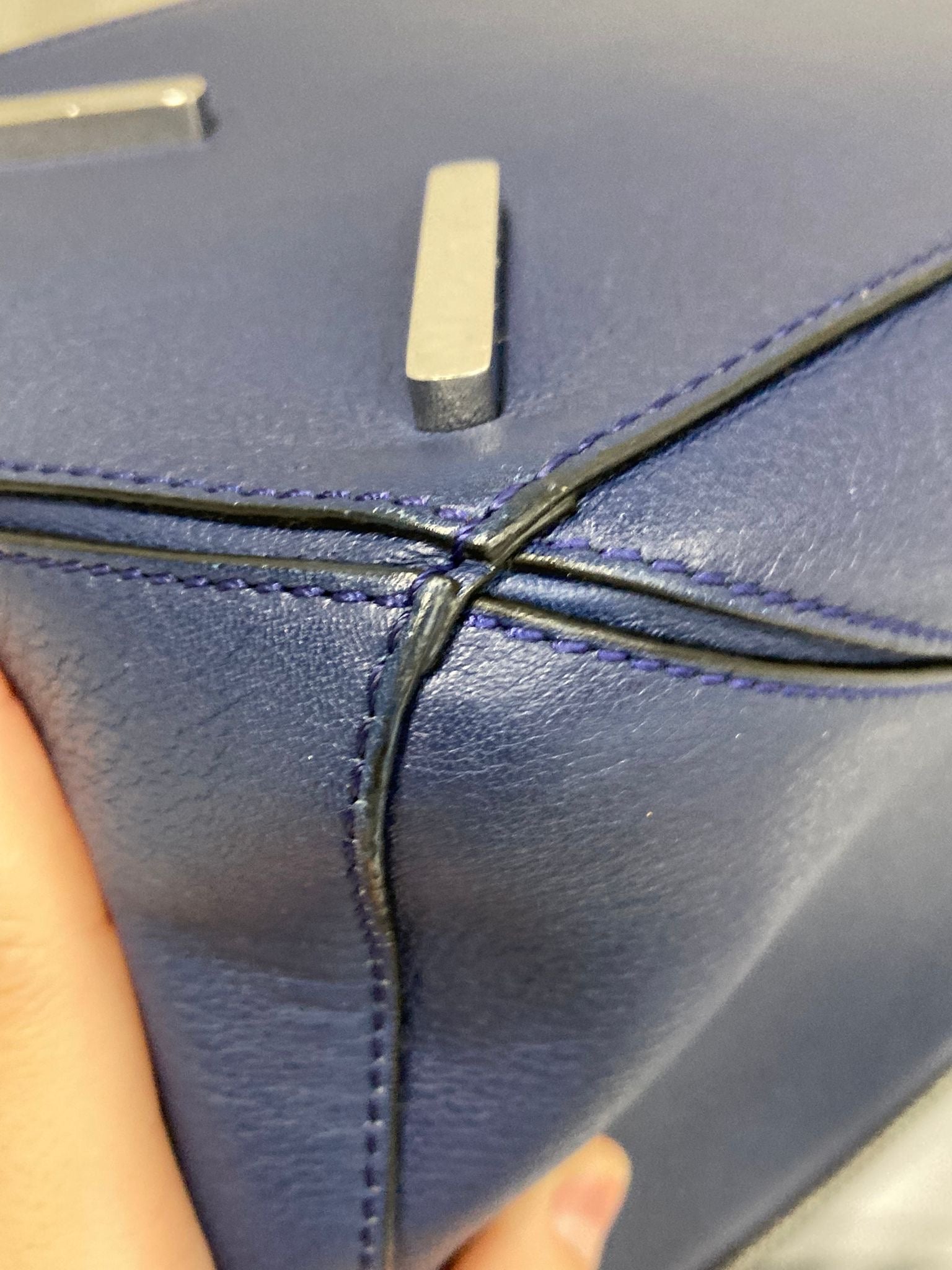 Loewe puzzle mediano azul oscuro