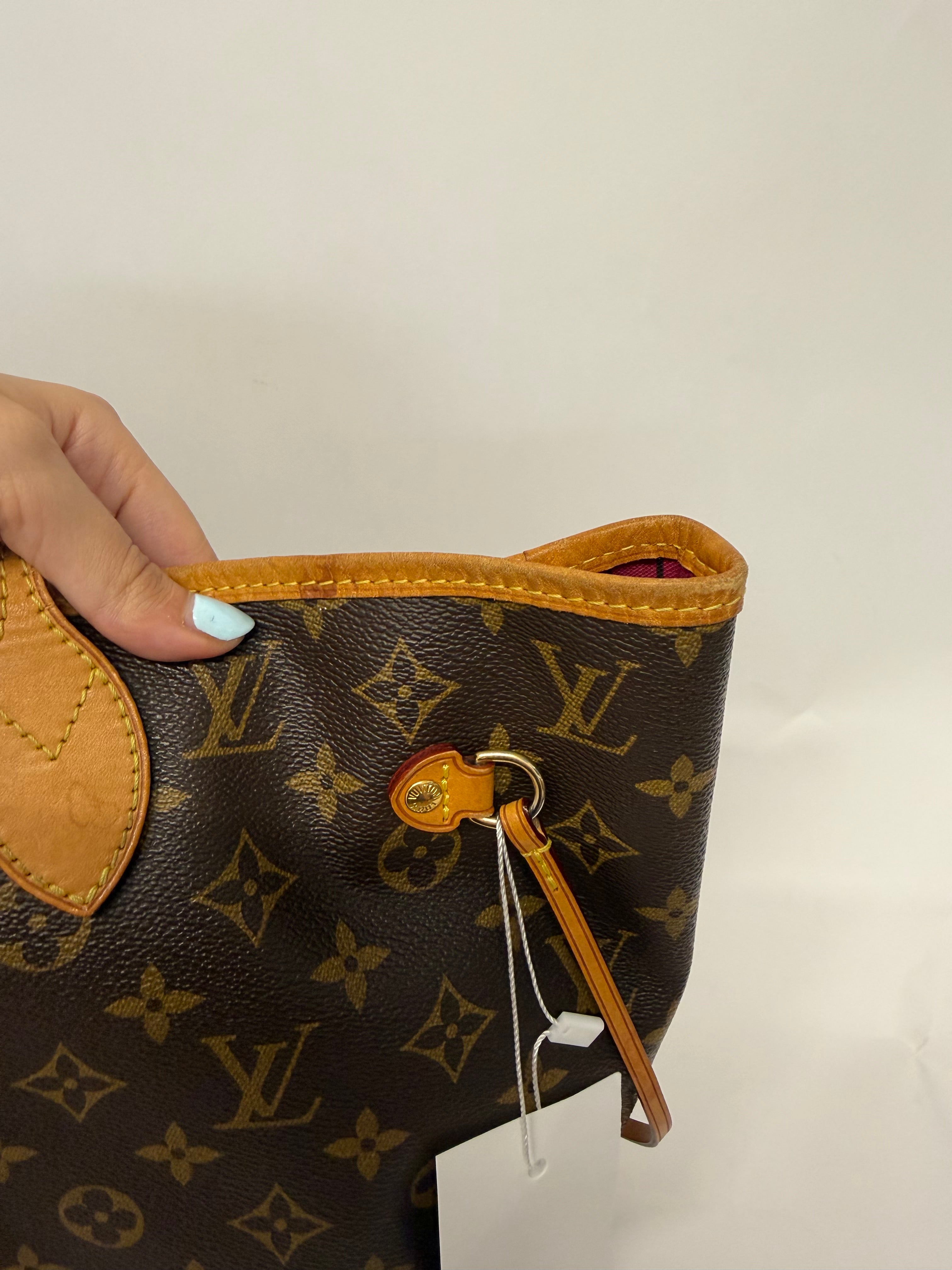 Louis Vuitton Neverfull MM Monogram Interior Fucsia