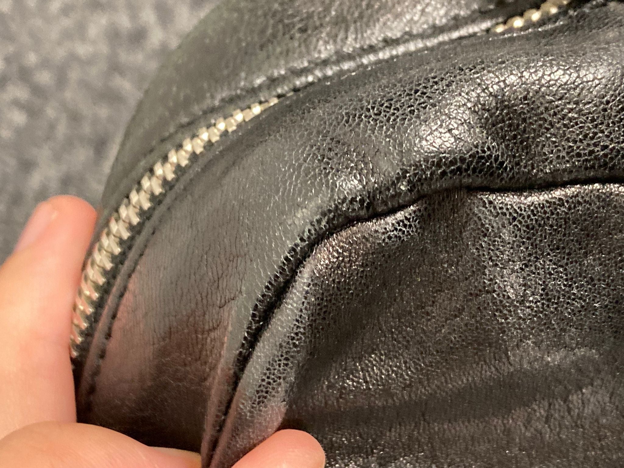 Saint Laurent Lou Camera Bag en piel negra