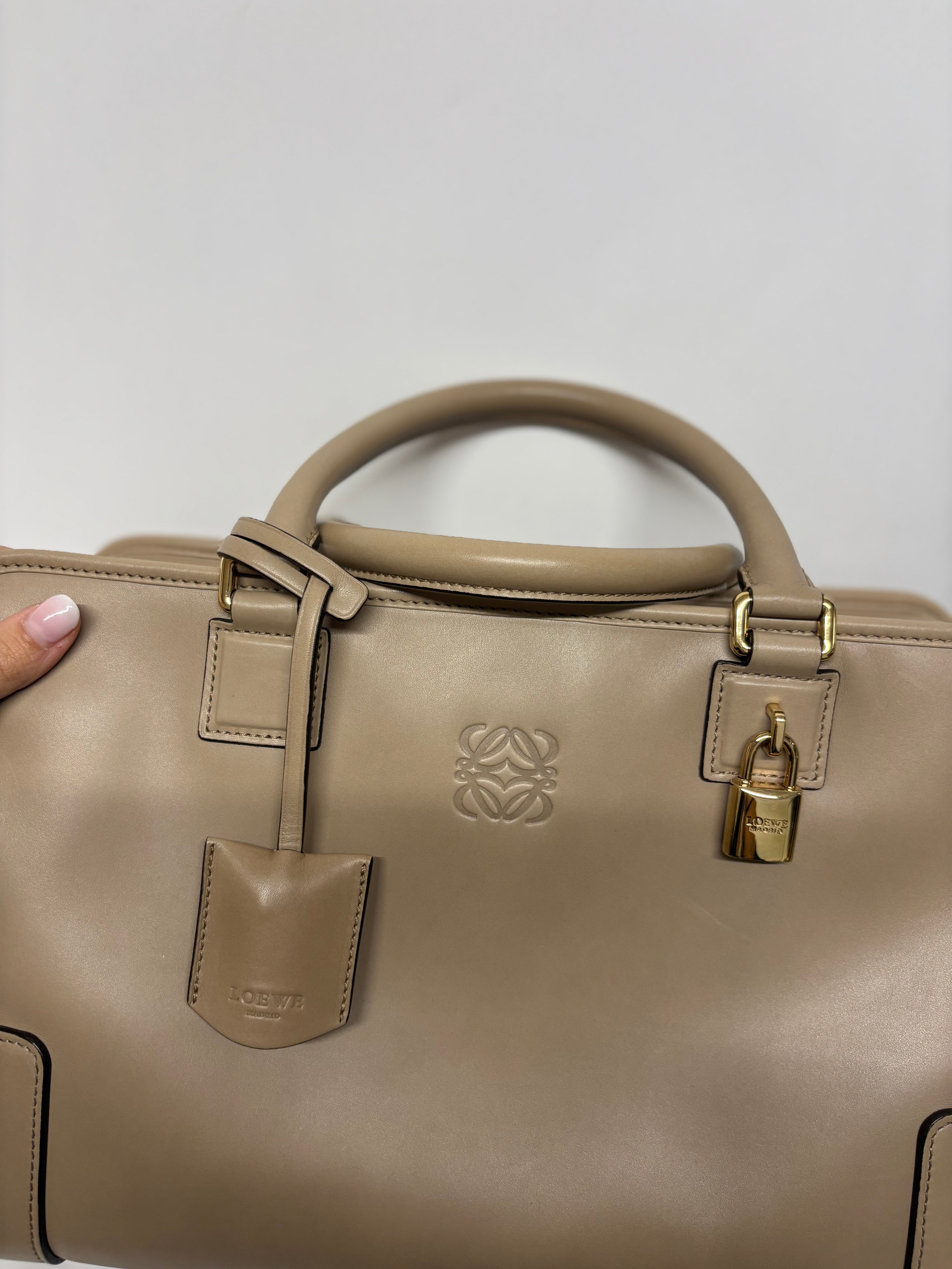Loewe amazona 36 camel claro con bandoleras extra