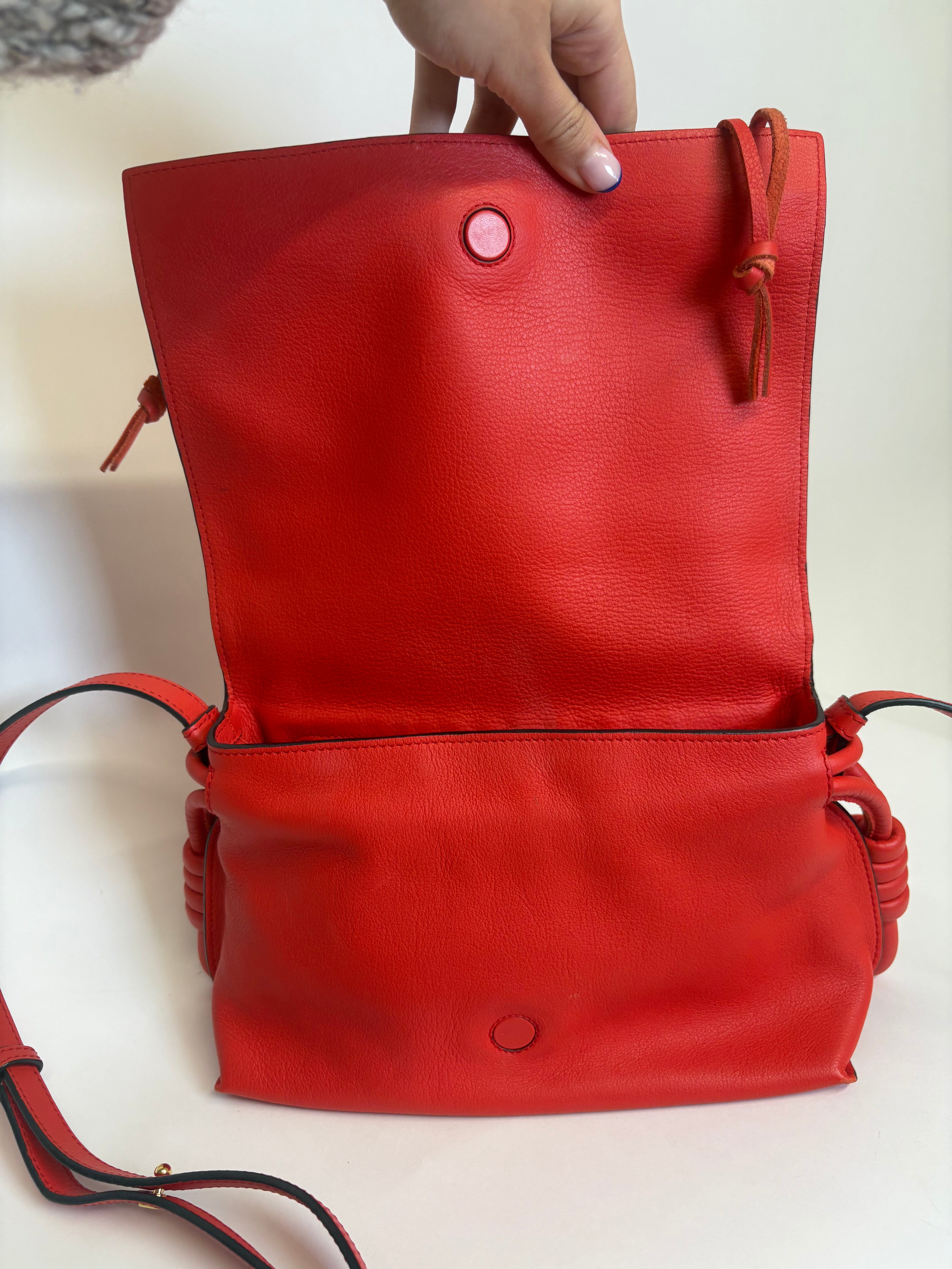 Loewe Flamenco Knot Bolso bandolera piel roja