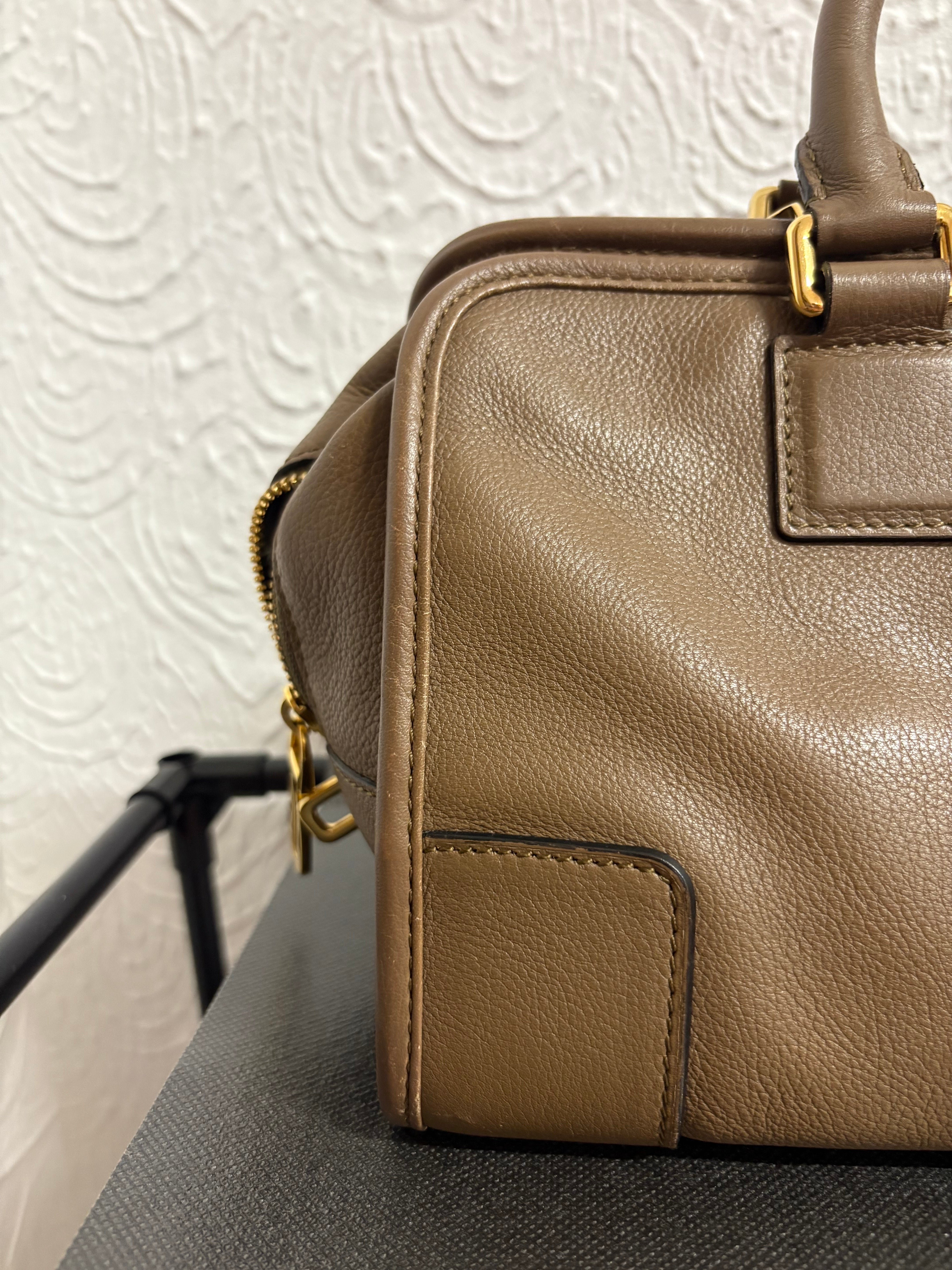 Loewe amazona 30 pequeño piel marrón topo con bandolera extra roja