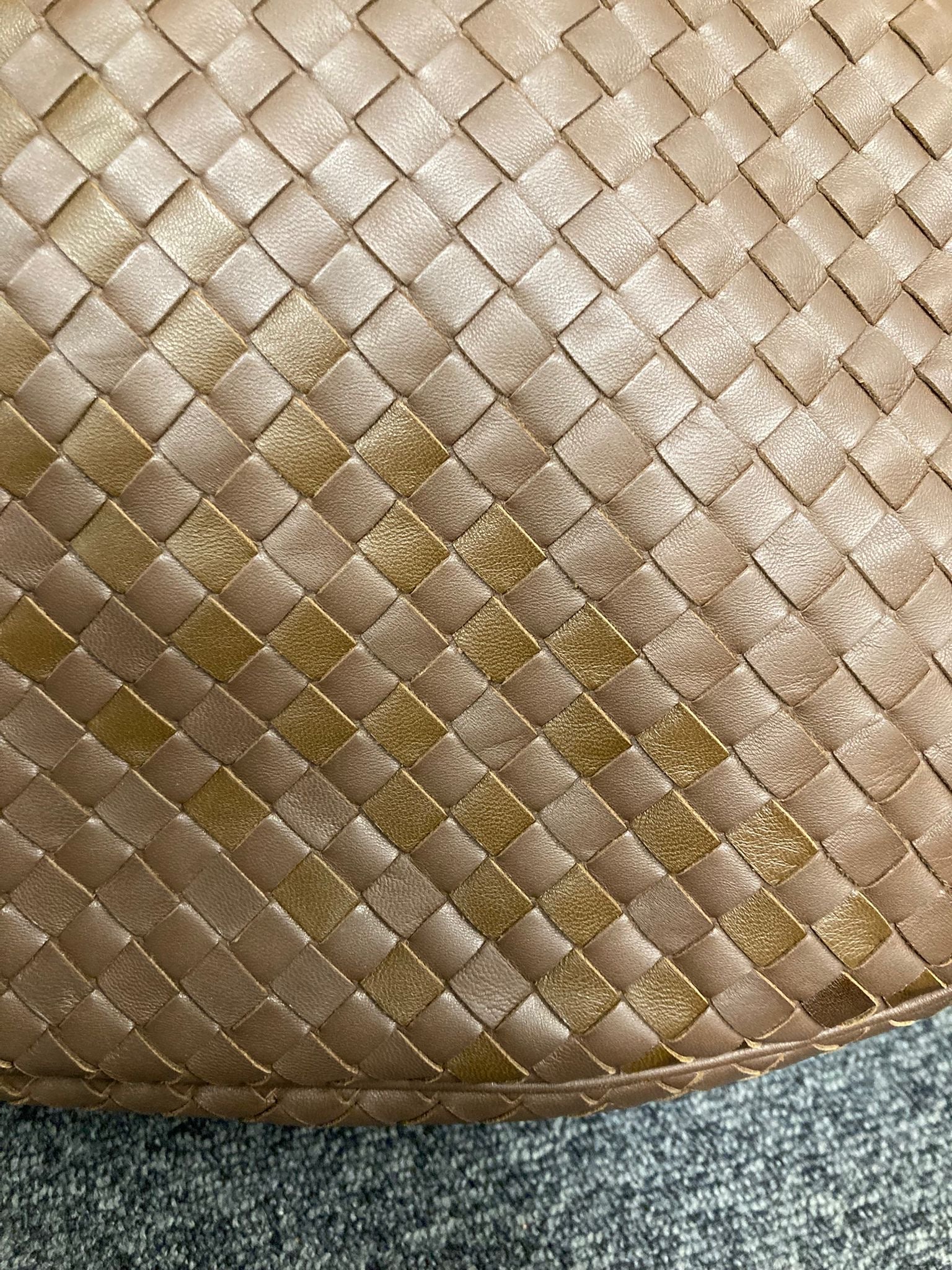 Bottega Veneta Intrecciato Shoulder Bag en piel marrón