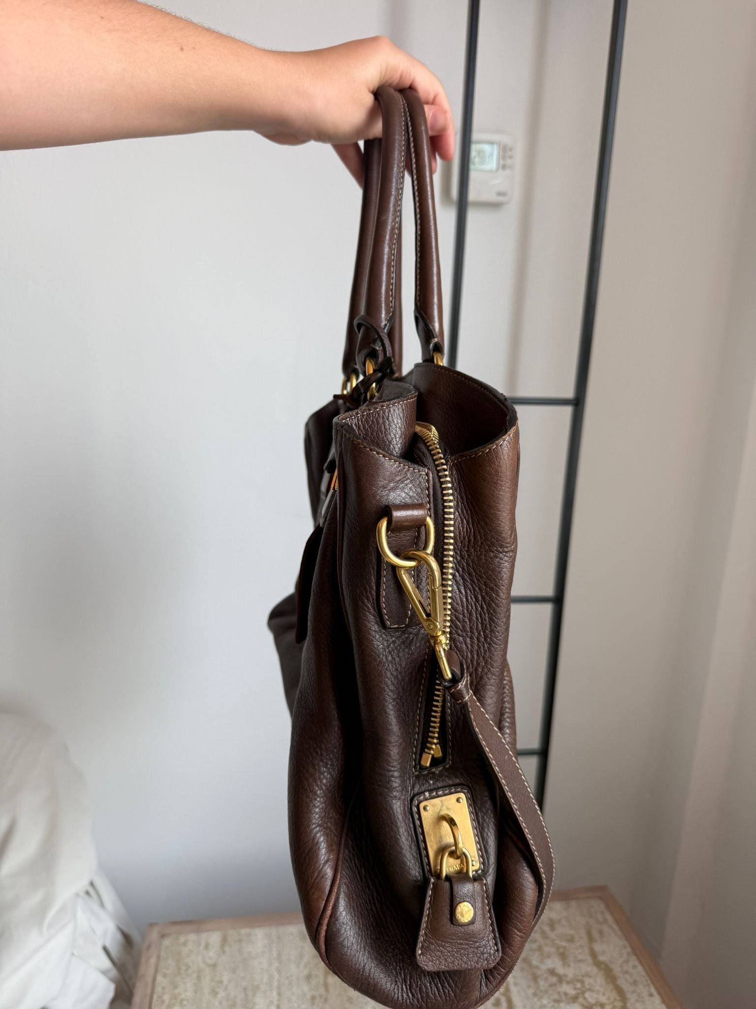Prada Tote marrón en cuero con bandolera