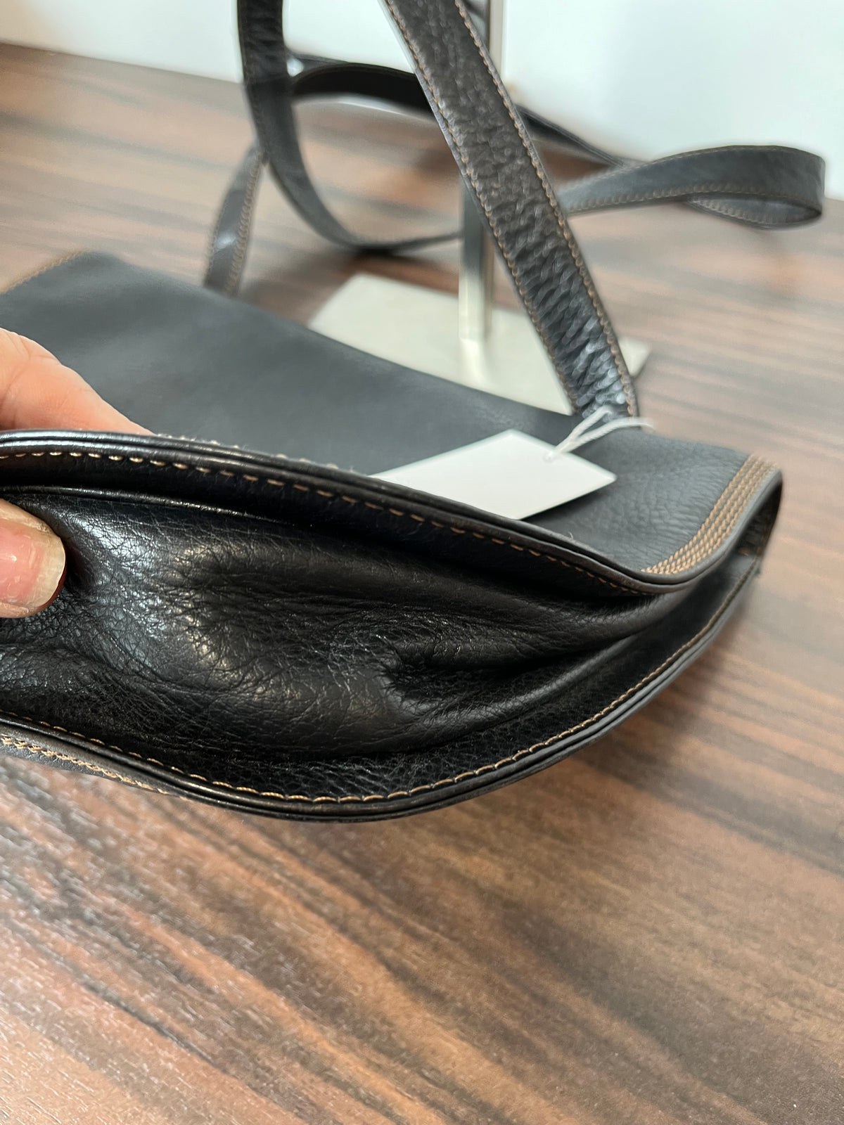 Loewe Heritage Vintage Bandolera Piel Negra con Anagrama en Relieve