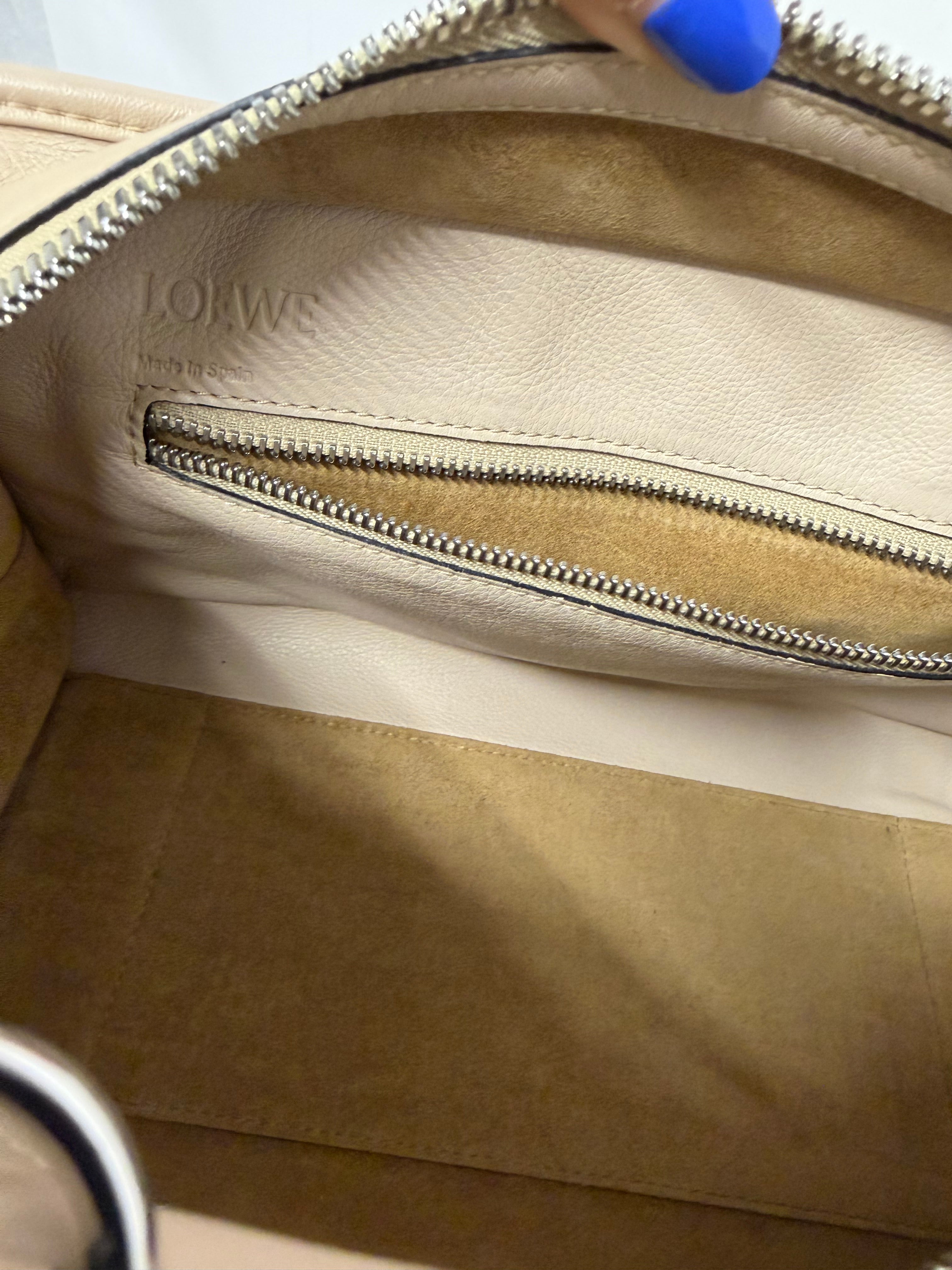 Loewe Amazona 28 beige arena con bandolera