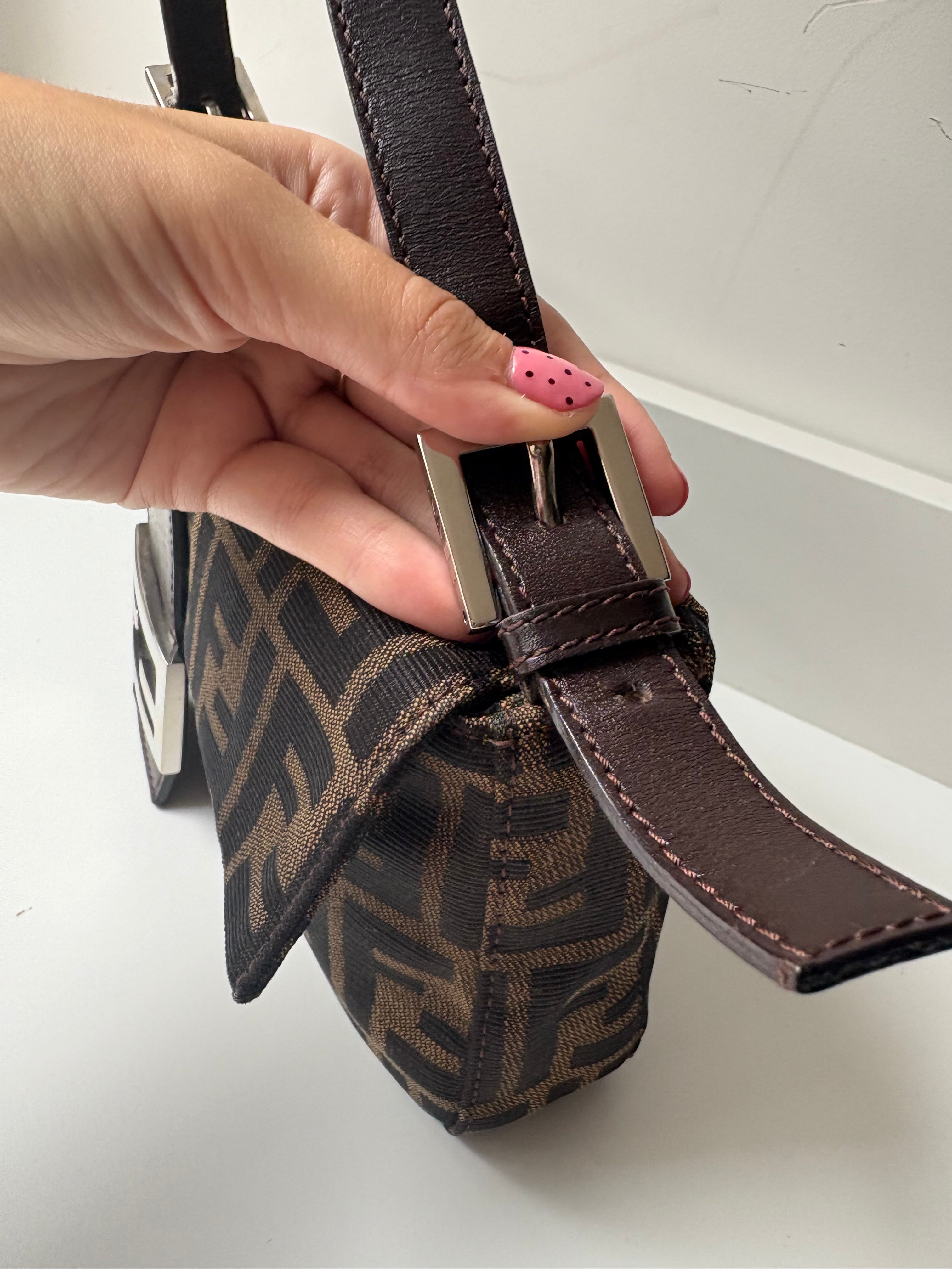 Fendi Baguette Clásica Vintage en canvas Zucca marrón con herrajes plateados