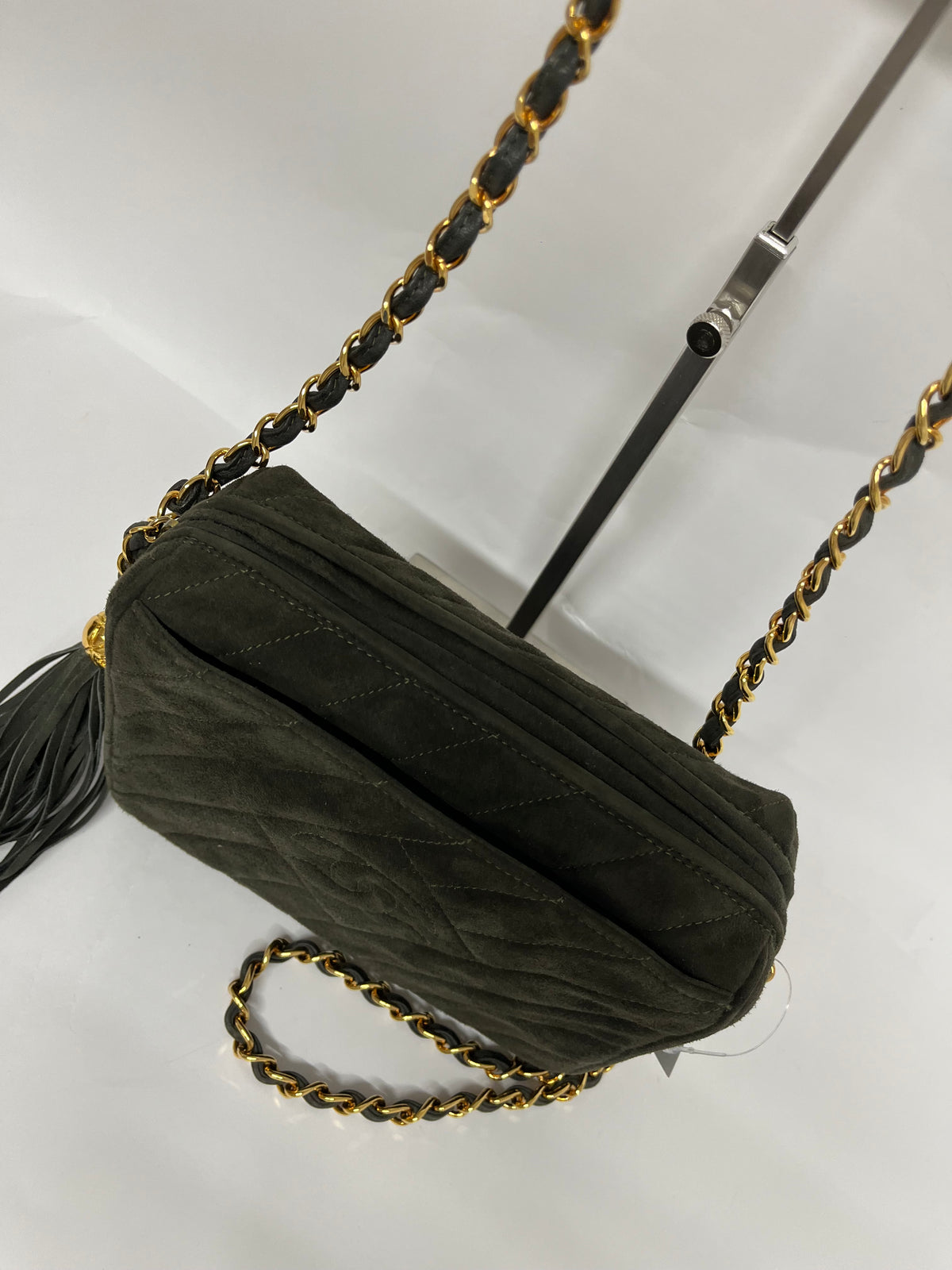 Chanel Camera Bag Mini Ante Verde Acolchado Chevron con Borla · Serie 3