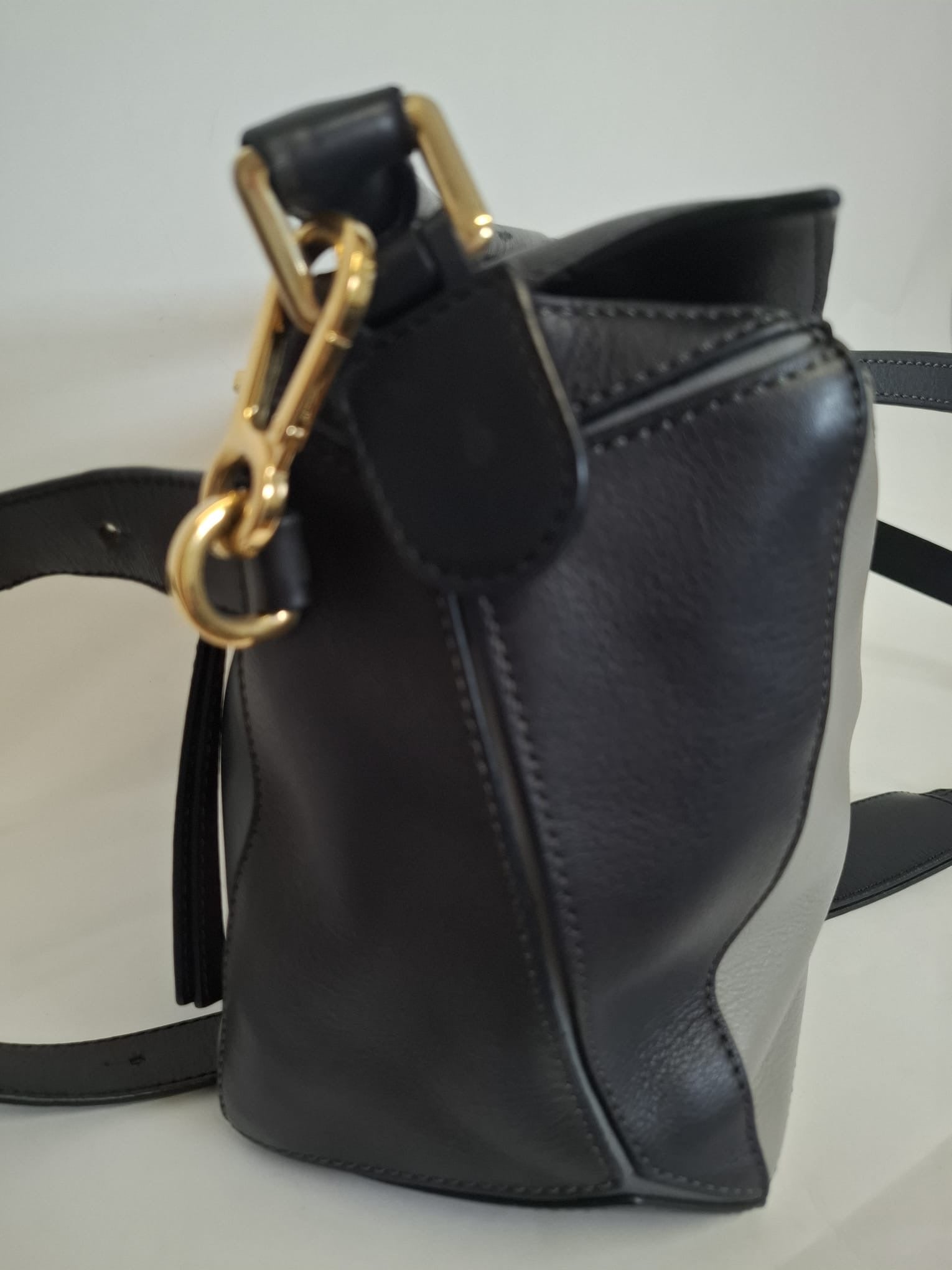 Loewe Puzzle Mediano Tricolor Gris y Negro