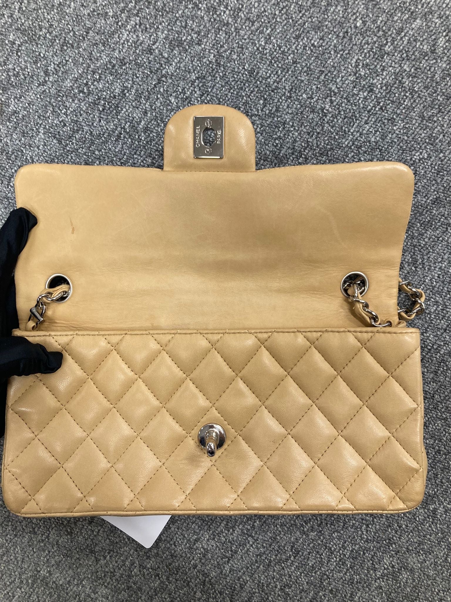Chanel Single flap beige y plata