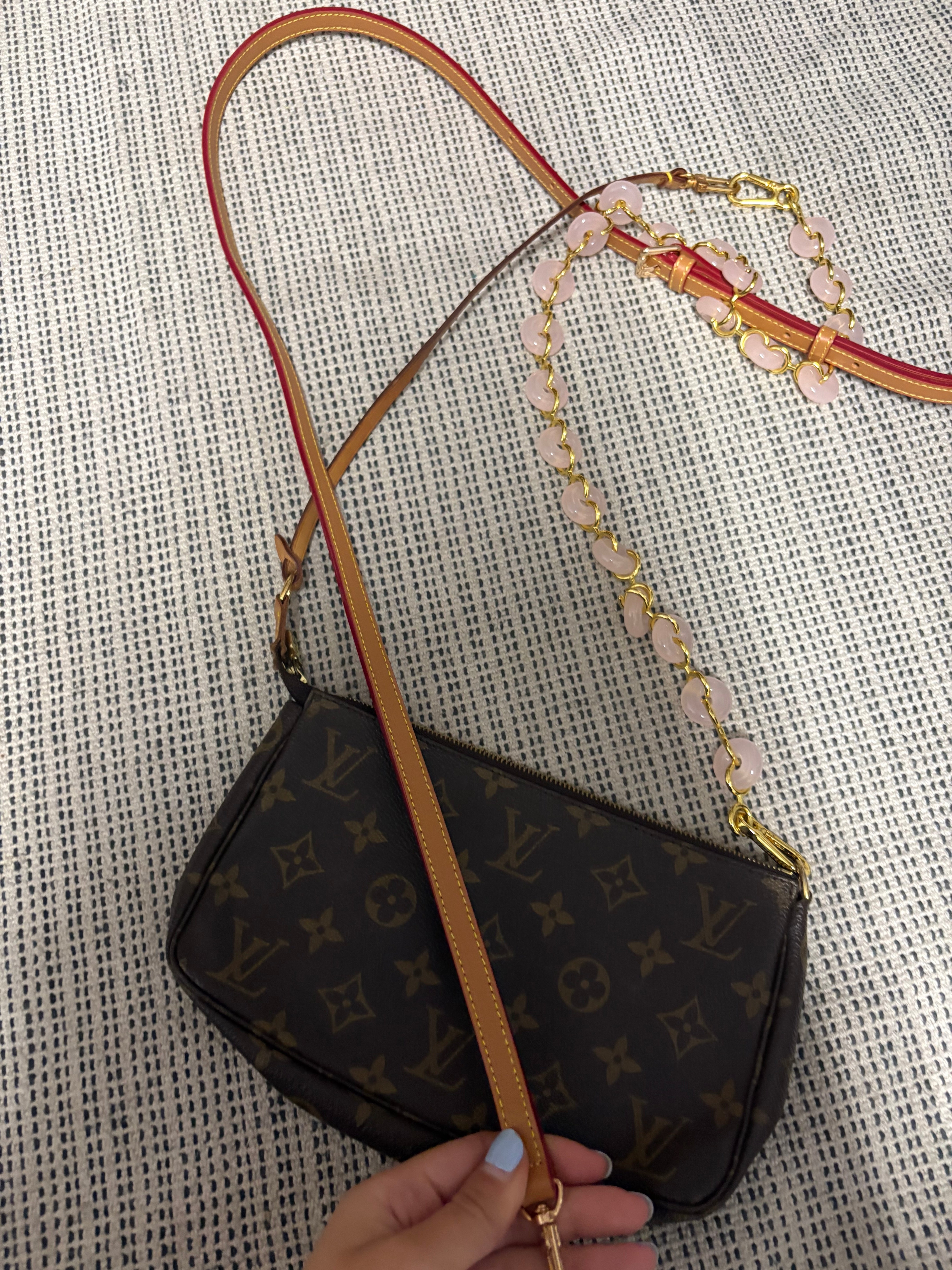 Louis Vuitton Pochette Accessoires monogram con 2 bandoleras extra